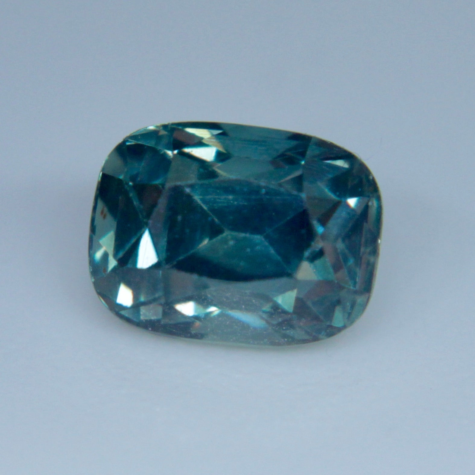 Natural Green Sapphire - Sapphirepal