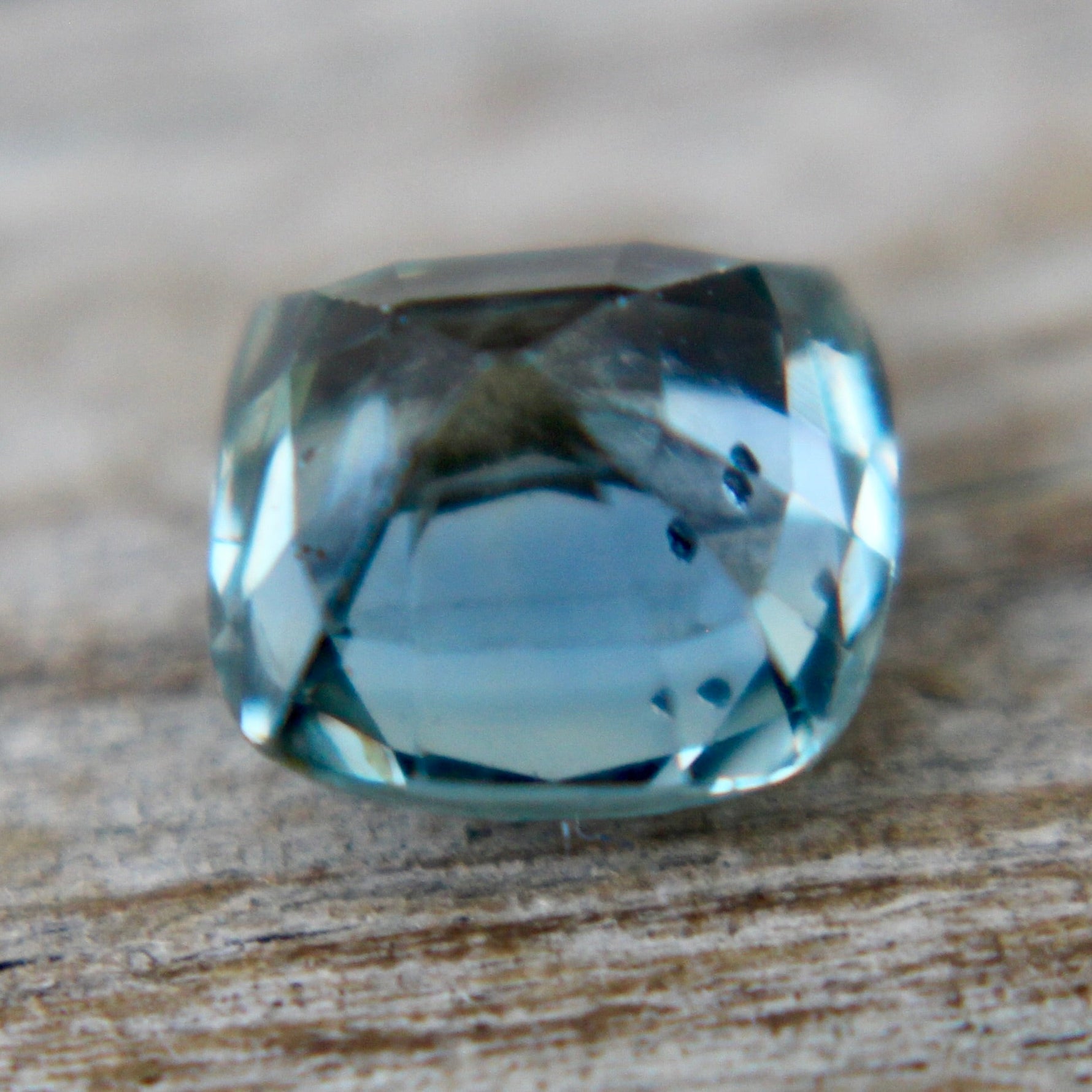Natural Green Sapphire - Sapphirepal