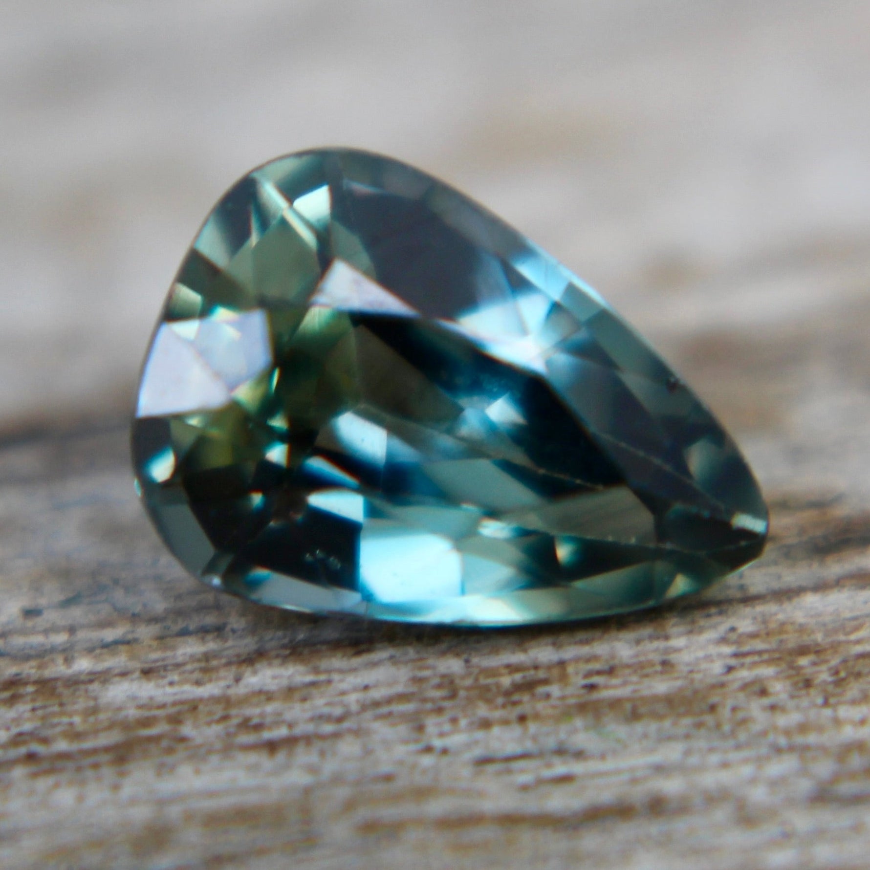 Natural Green Sapphire - Sapphirepal