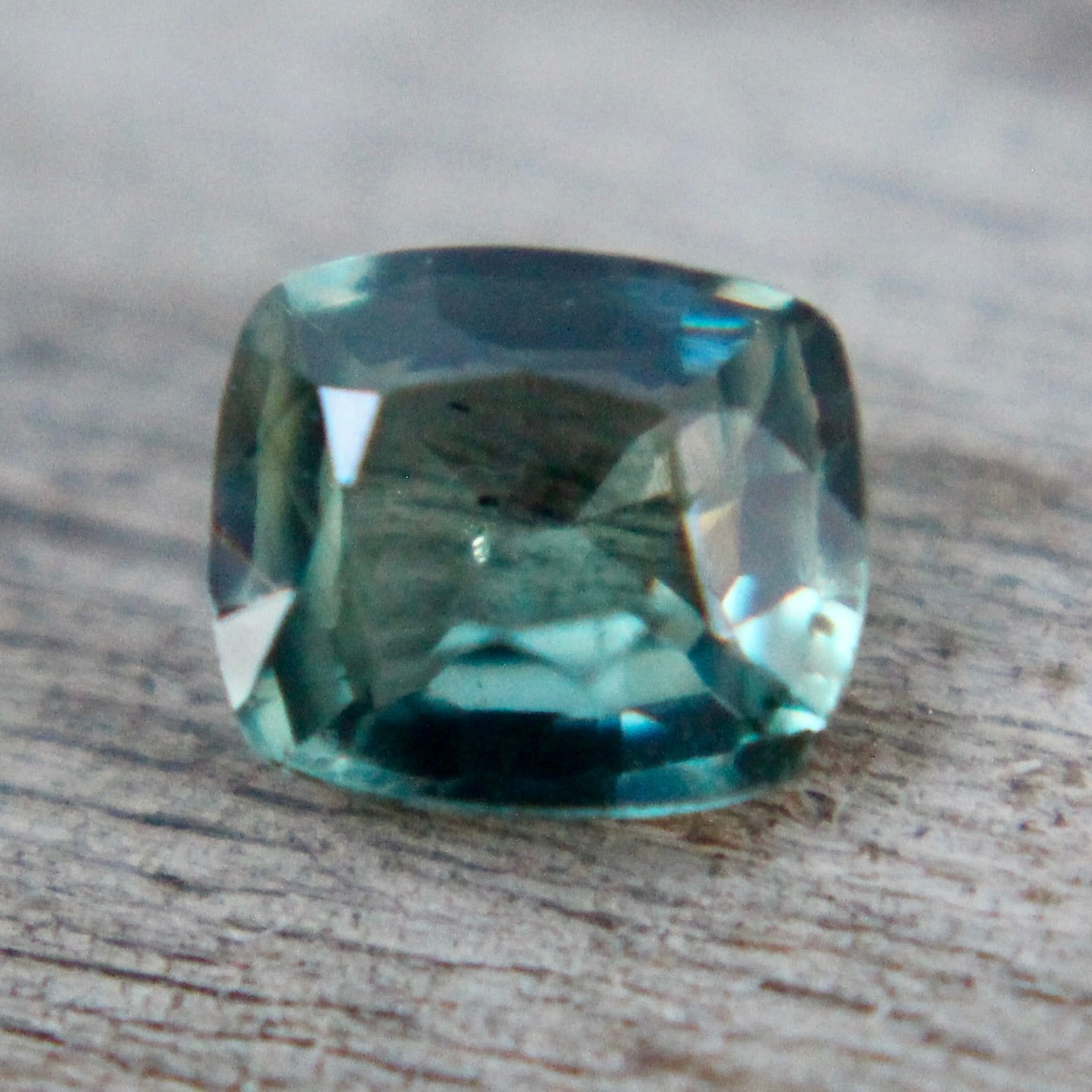 Natural Green Sapphire - Sapphirepal