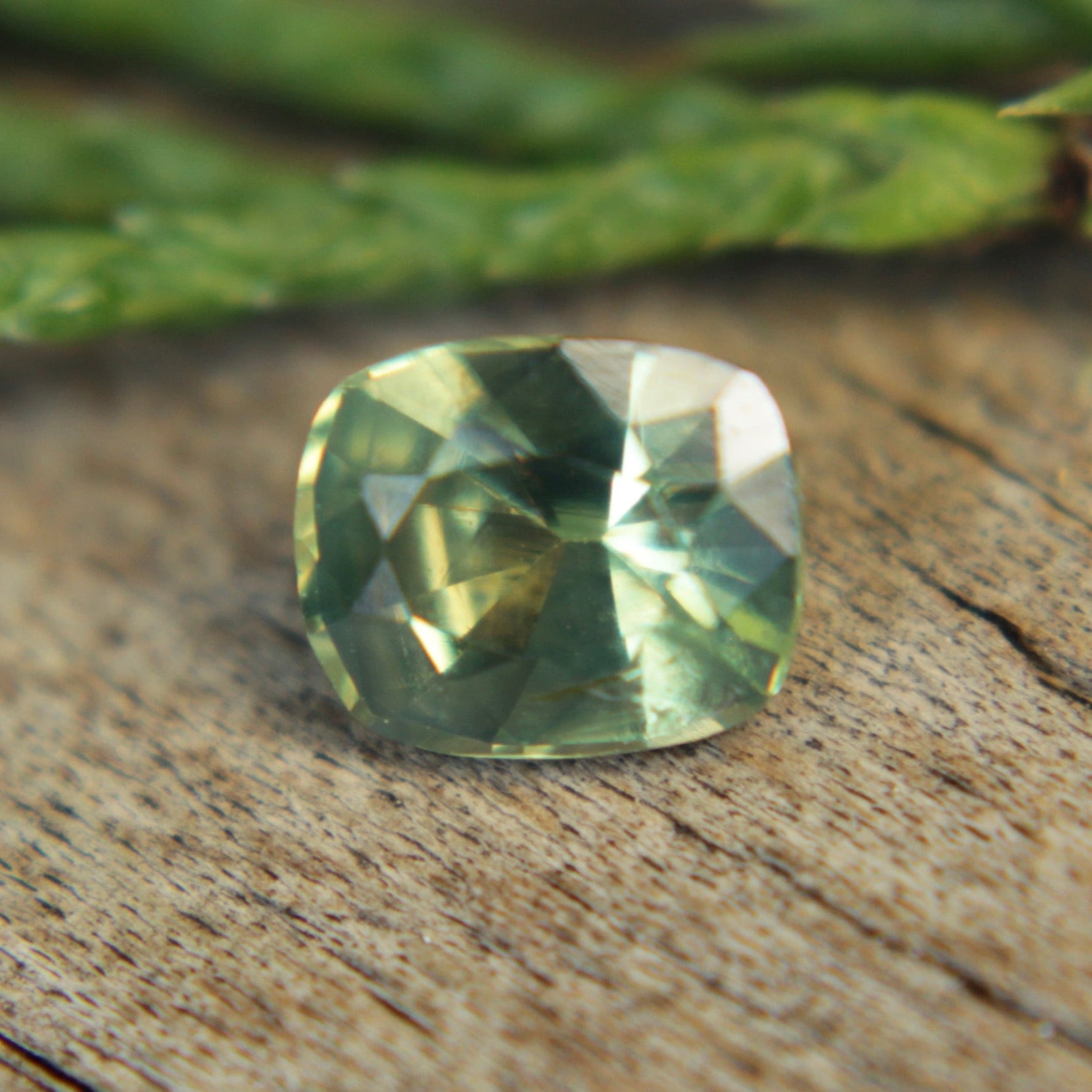 Natural Green Sapphire - Sapphirepal