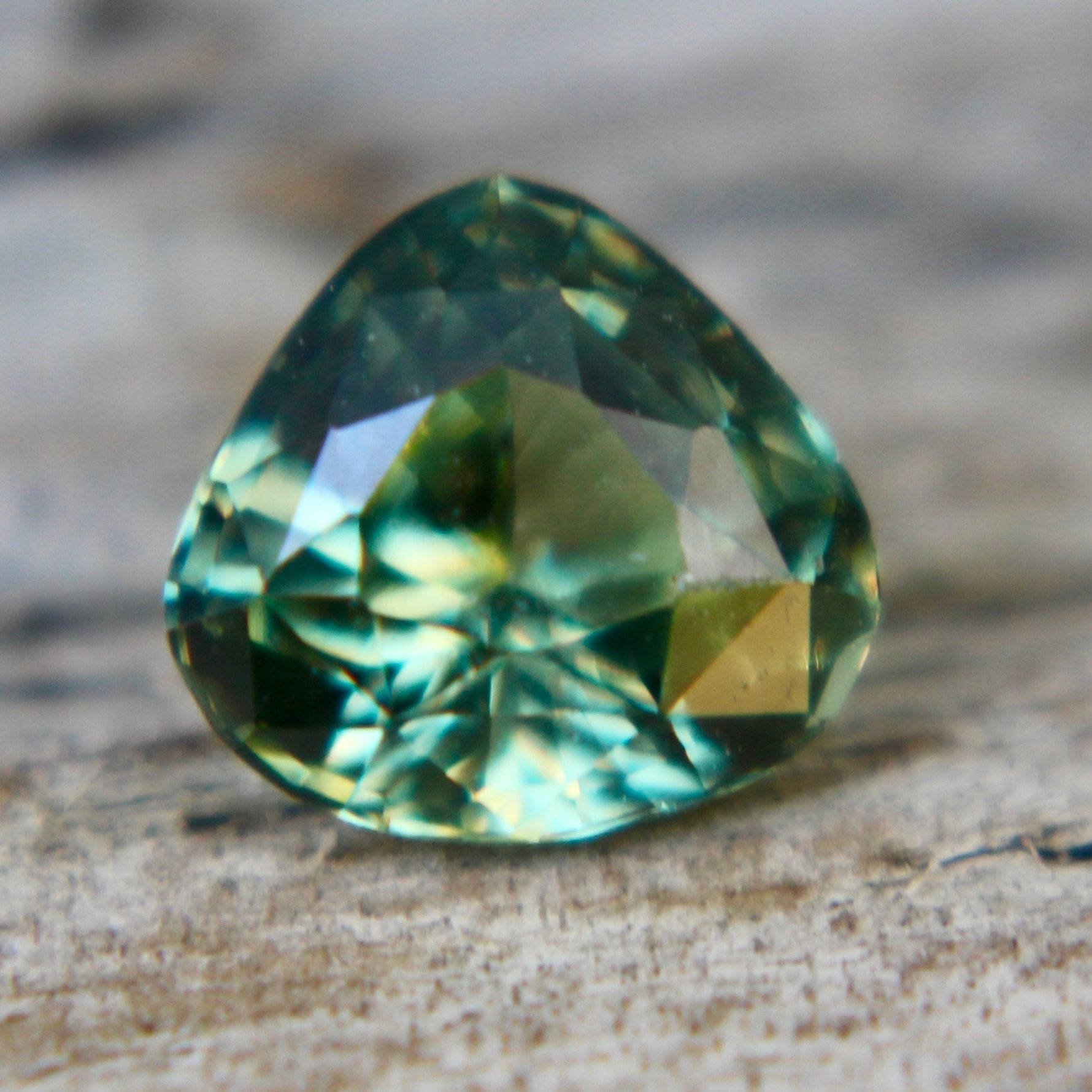 Natural Green Sapphire - Sapphirepal