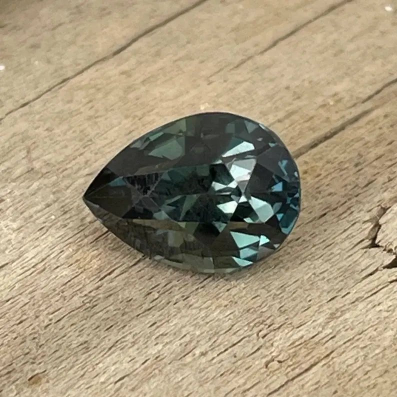 Natural Green Sapphire - Sapphirepal