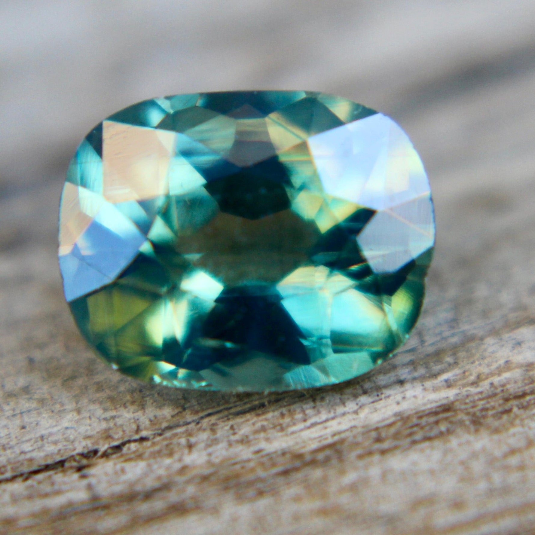 Natural Green Sapphire - Sapphirepal