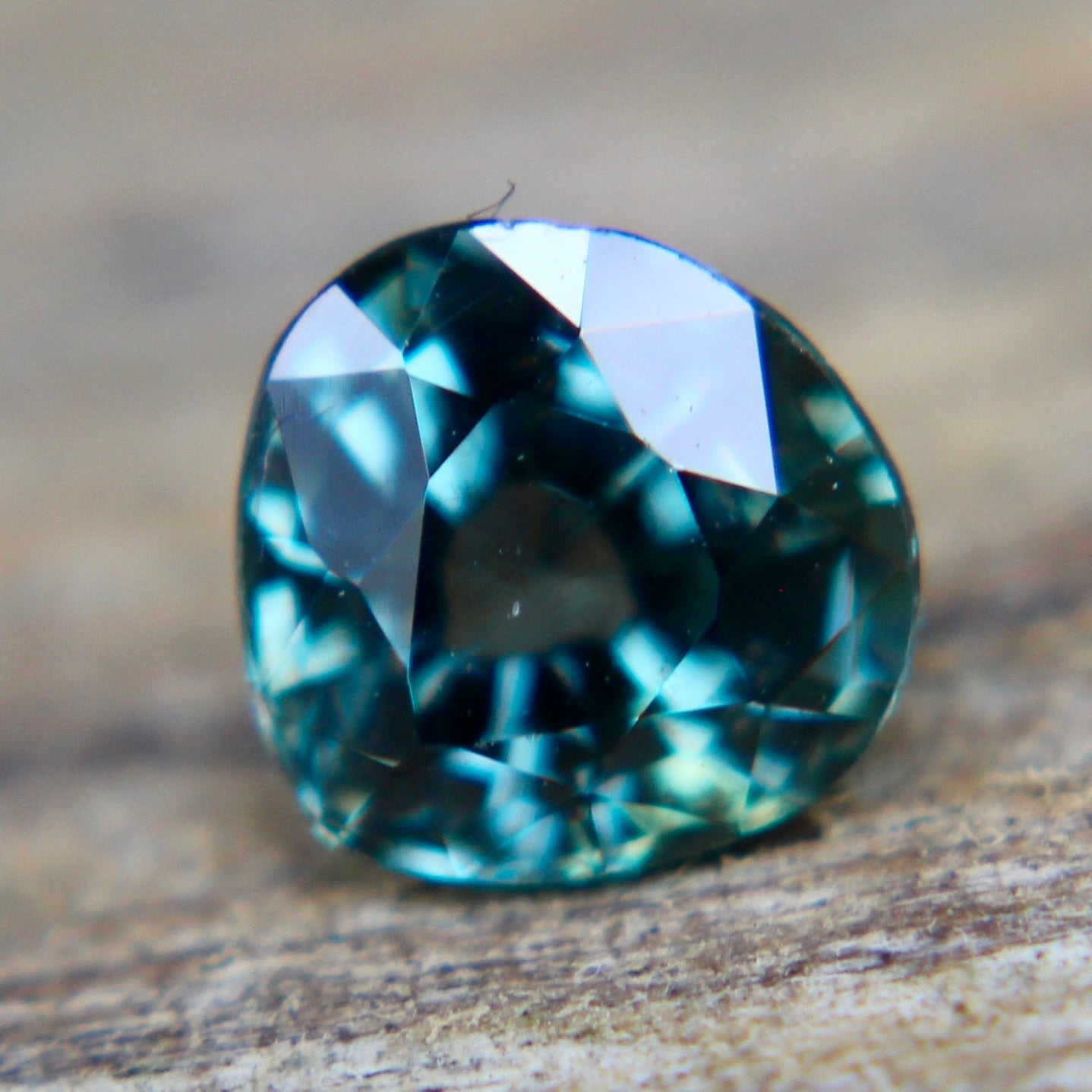 Natural Green Sapphire - Sapphirepal