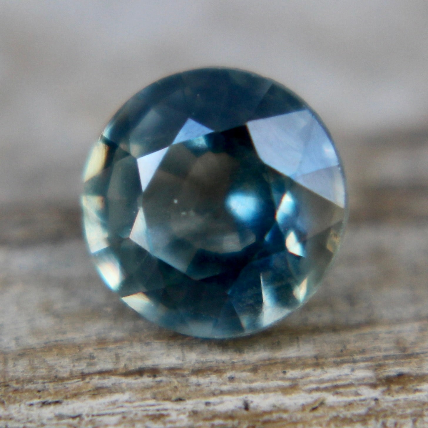 Natural Green Sapphire - Sapphirepal