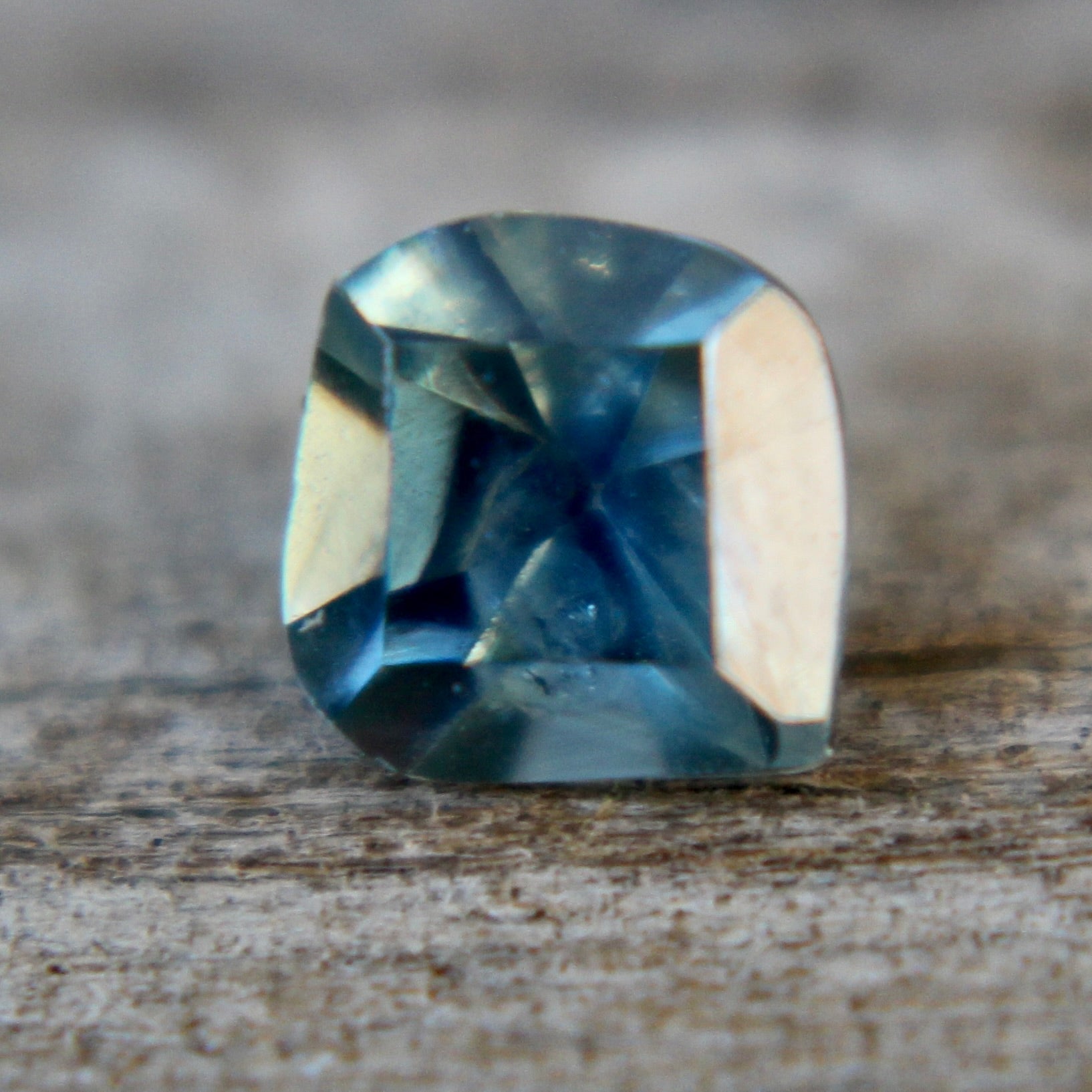 Natural Green Sapphire - Sapphirepal