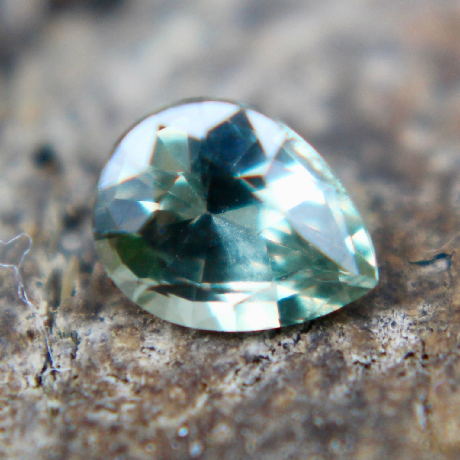 Natural Green Sapphire - Sapphirepal