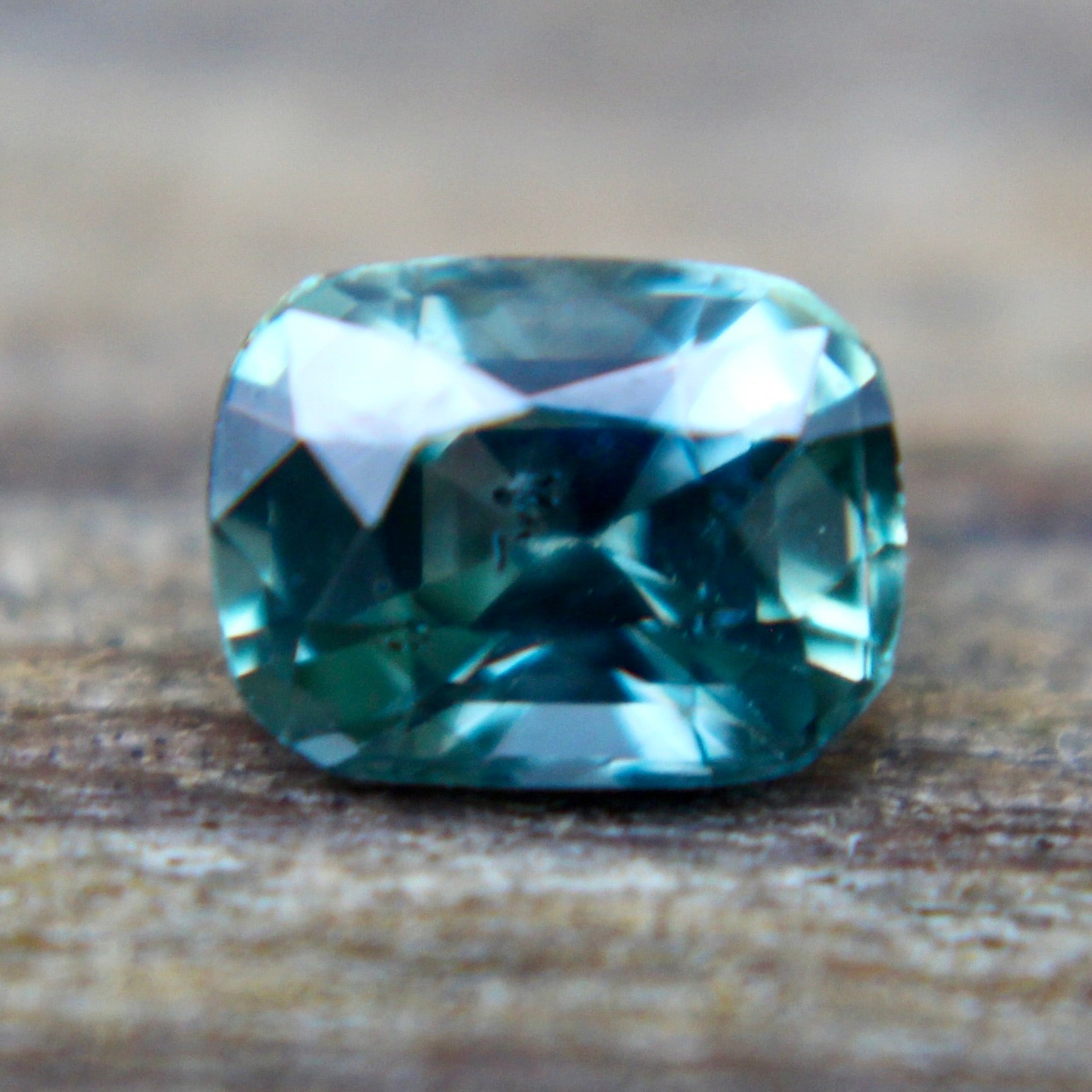 Natural Green Sapphire - Sapphirepal