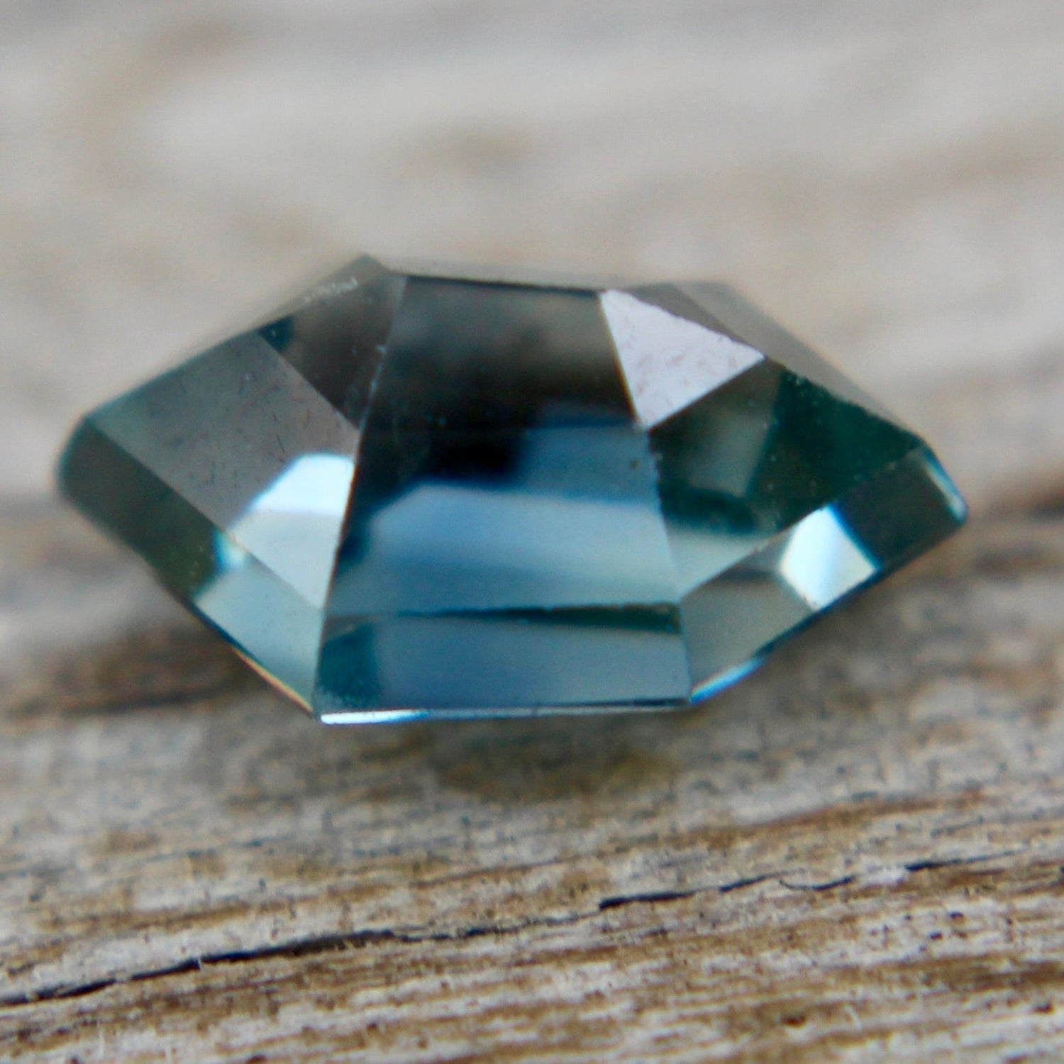 Natural Green Sapphire - Sapphirepal