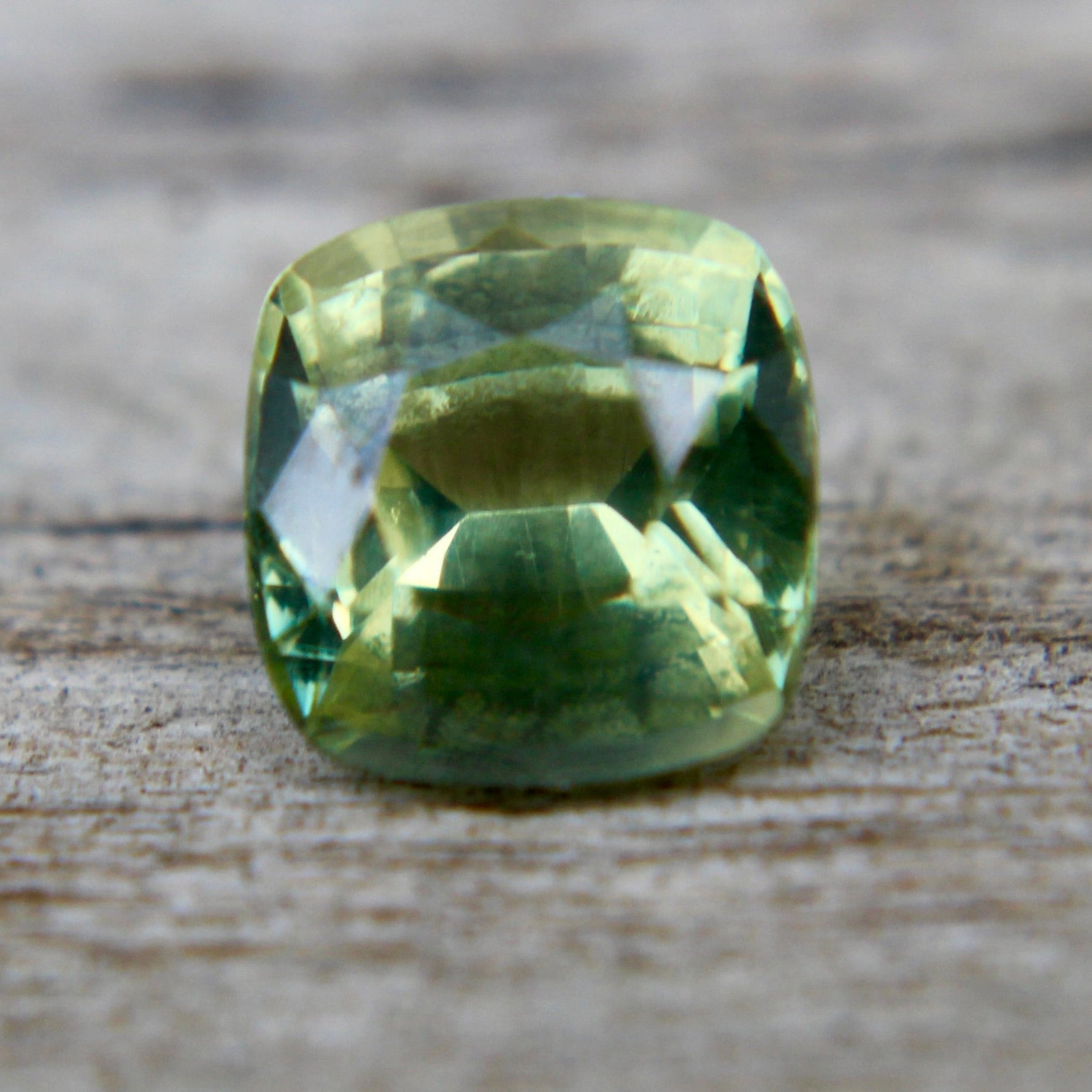 Natural Green Sapphire - Sapphirepal