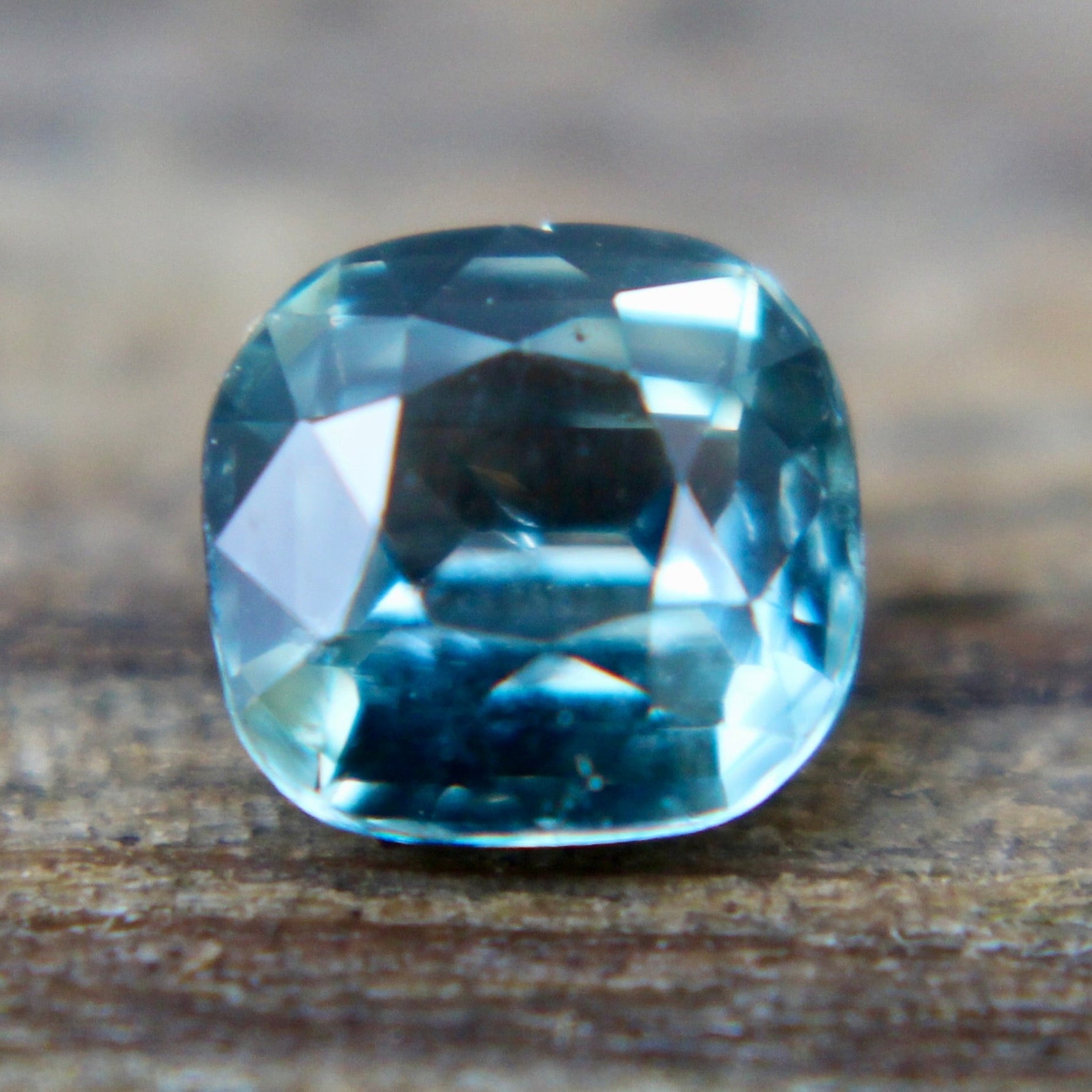 Natural Green Sapphire - Sapphirepal
