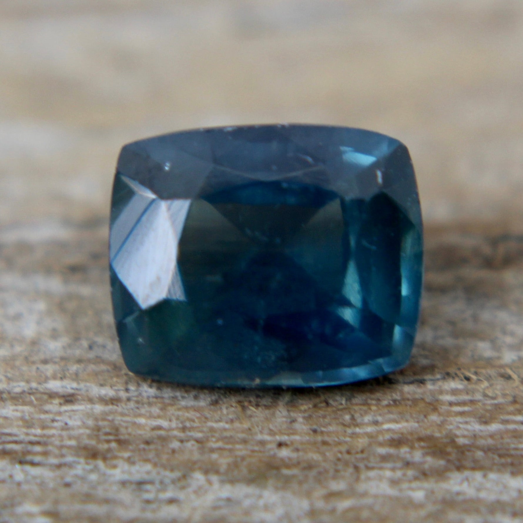 Natural Green Sapphire - Sapphirepal