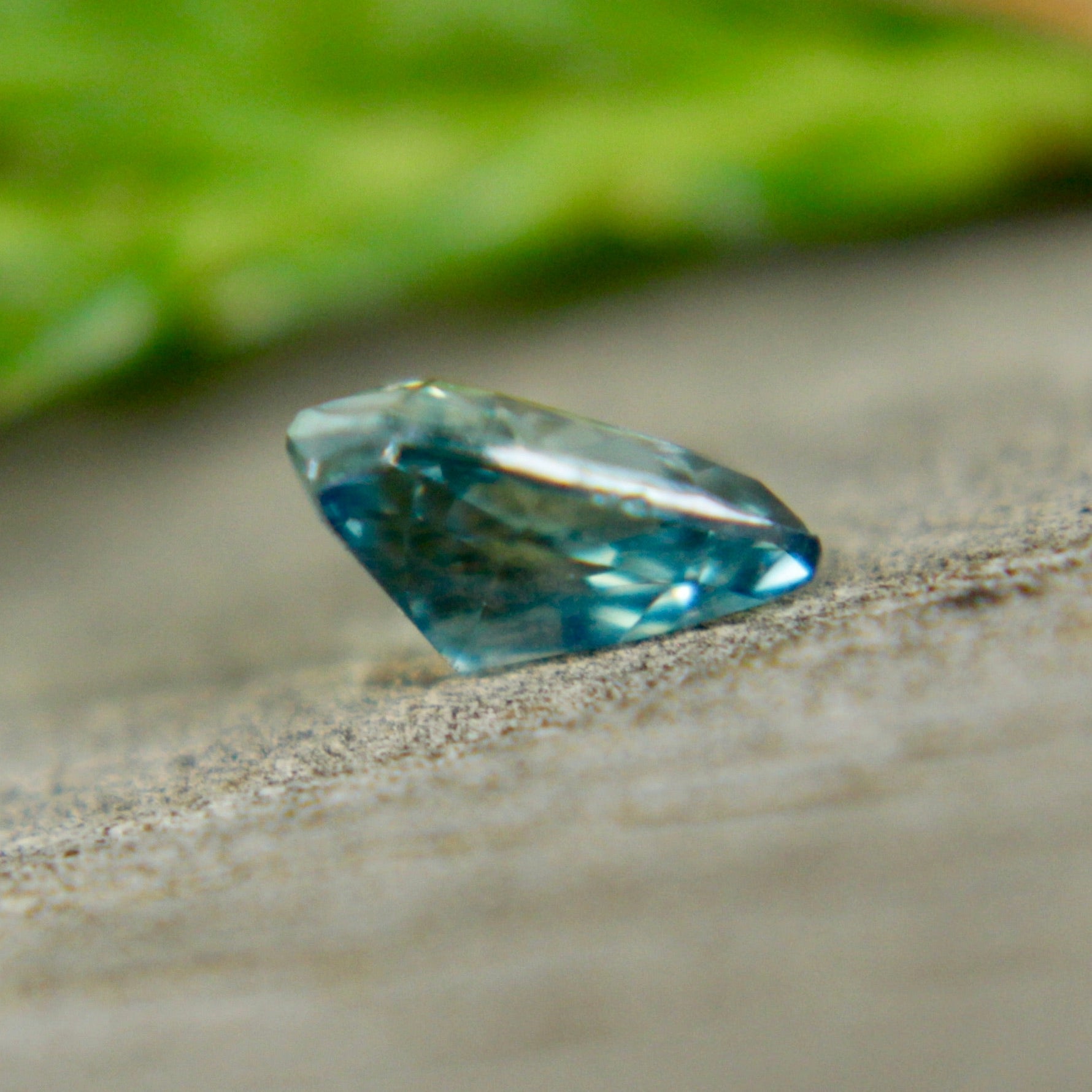 Natural Green Sapphire - Sapphirepal