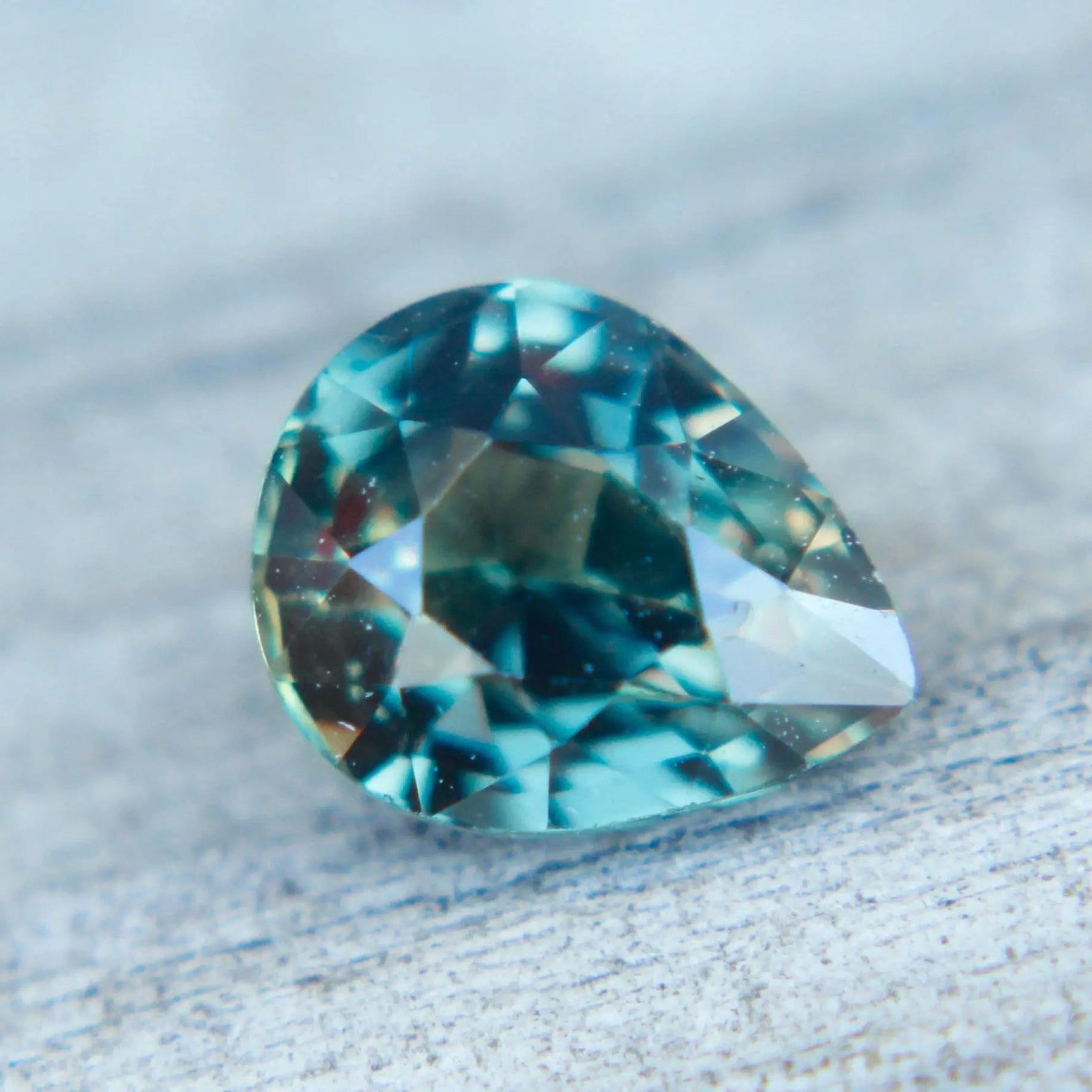 Natural Green Sapphire - Sapphirepal
