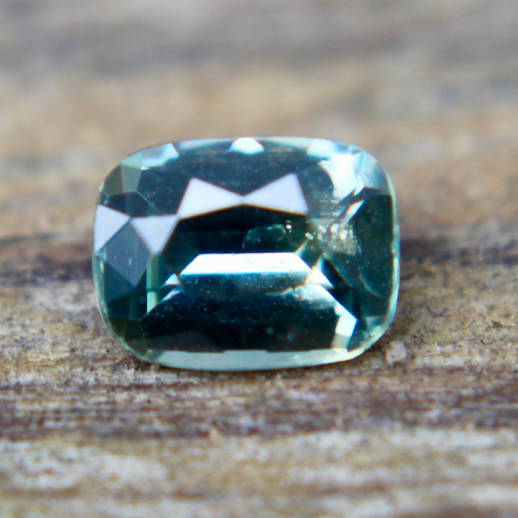Natural Green Sapphire - Sapphirepal
