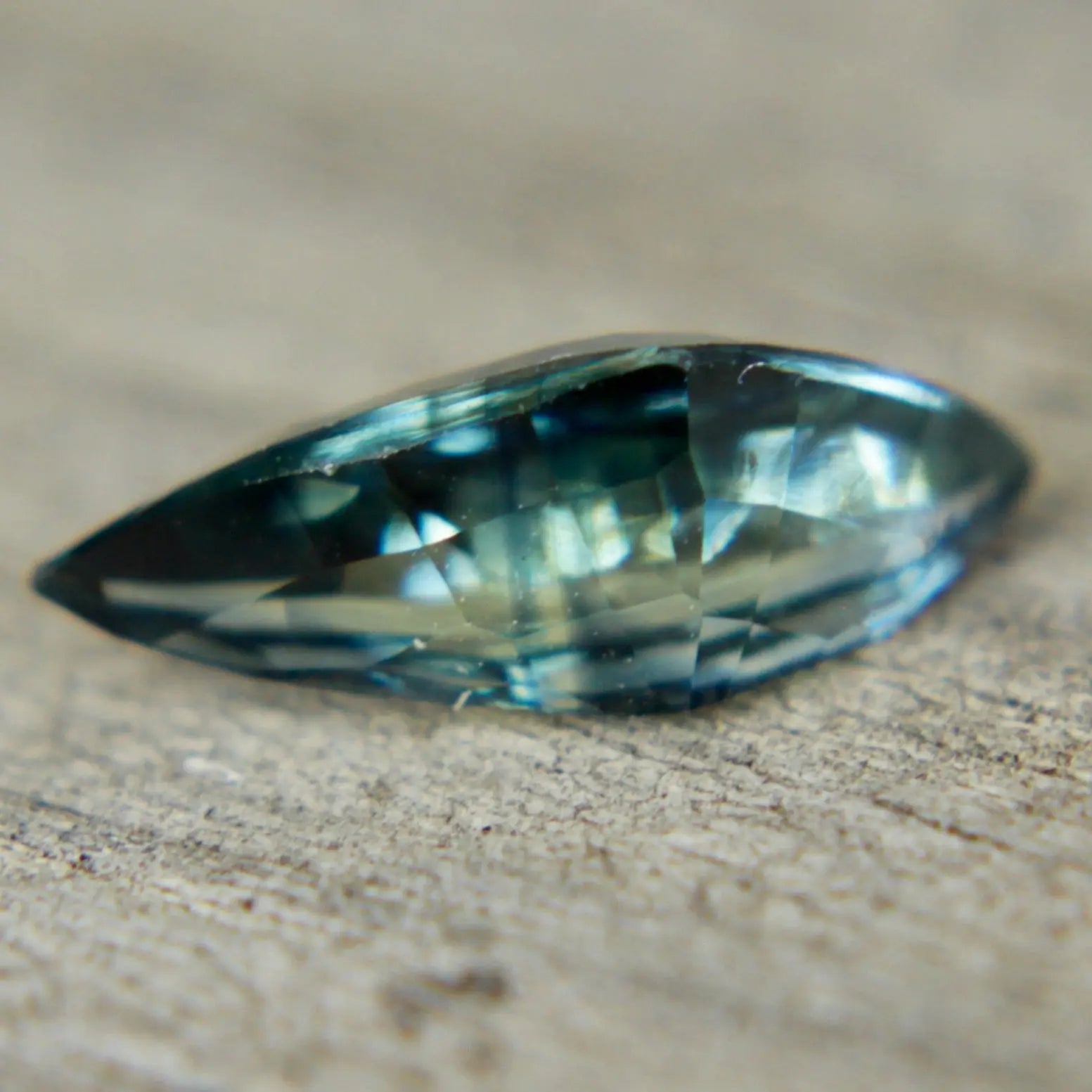 Natural Green Sapphire - Sapphirepal