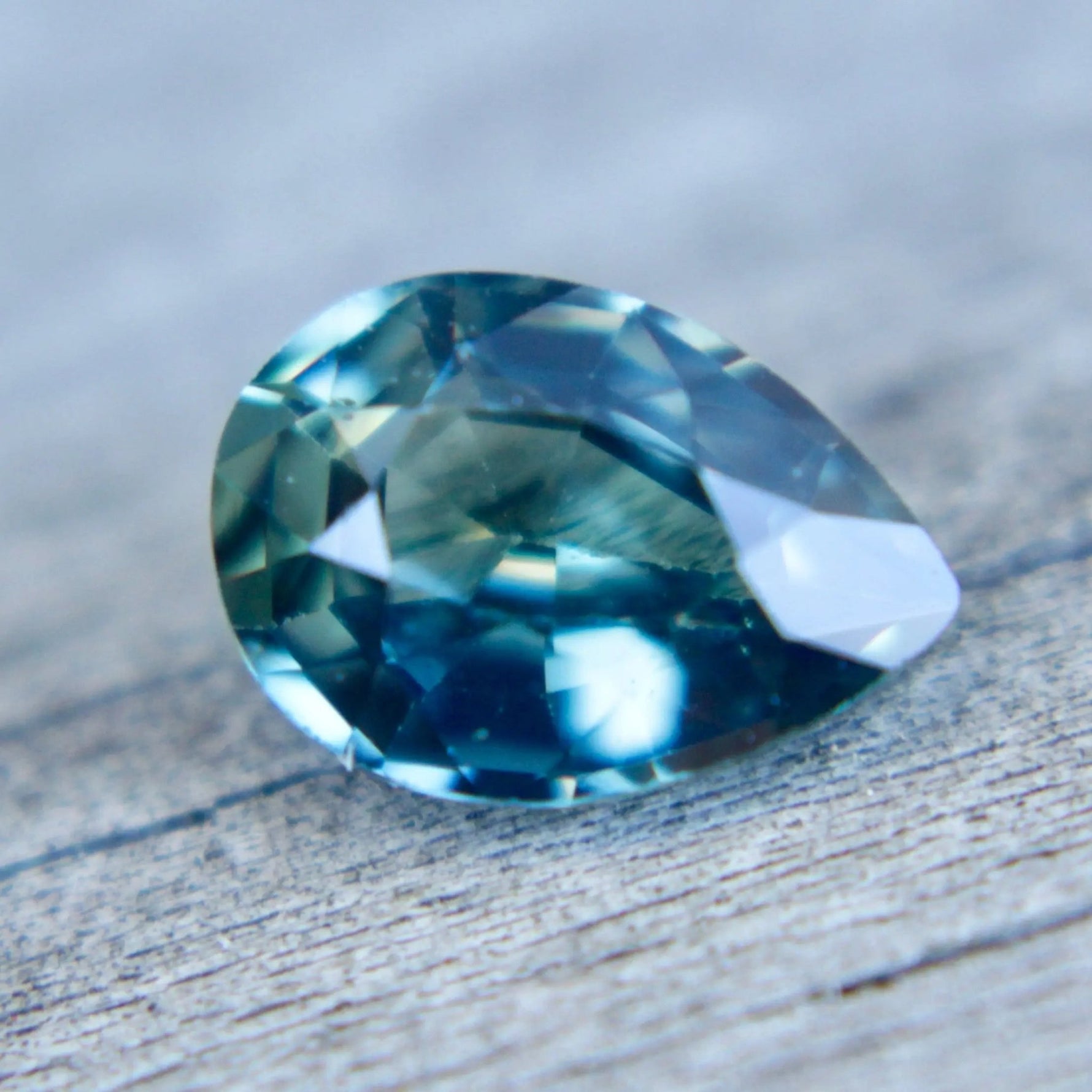Natural Green Sapphire - Sapphirepal