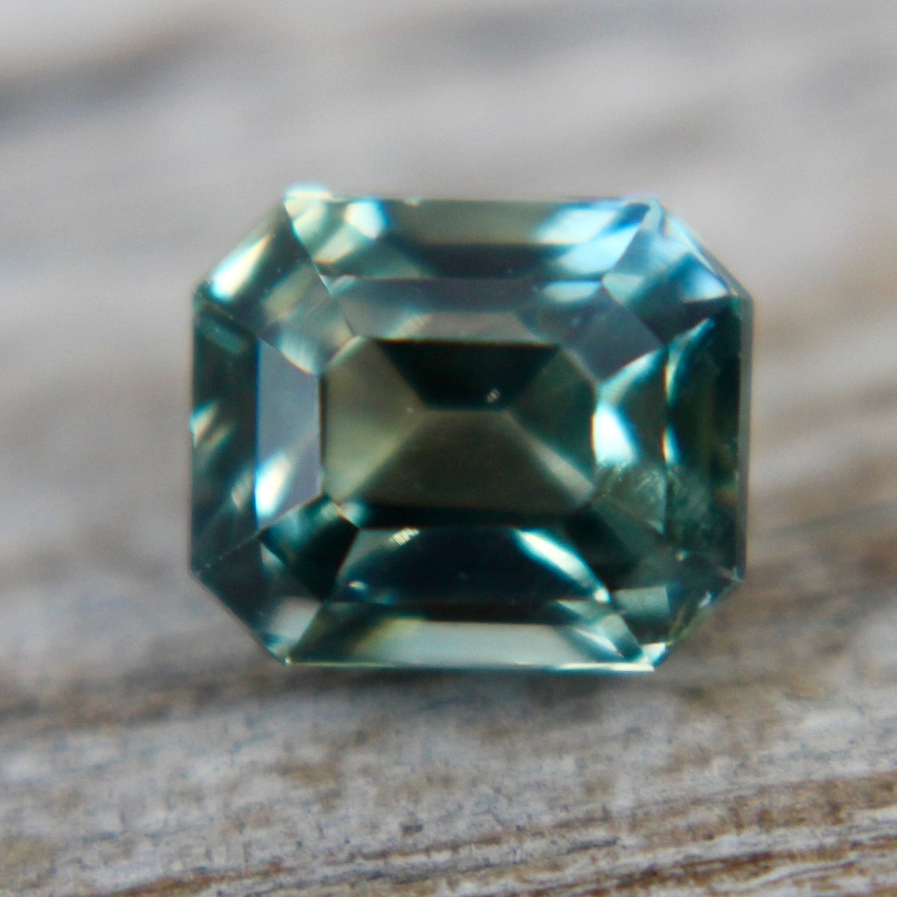 Natural Green Sapphire - Sapphirepal
