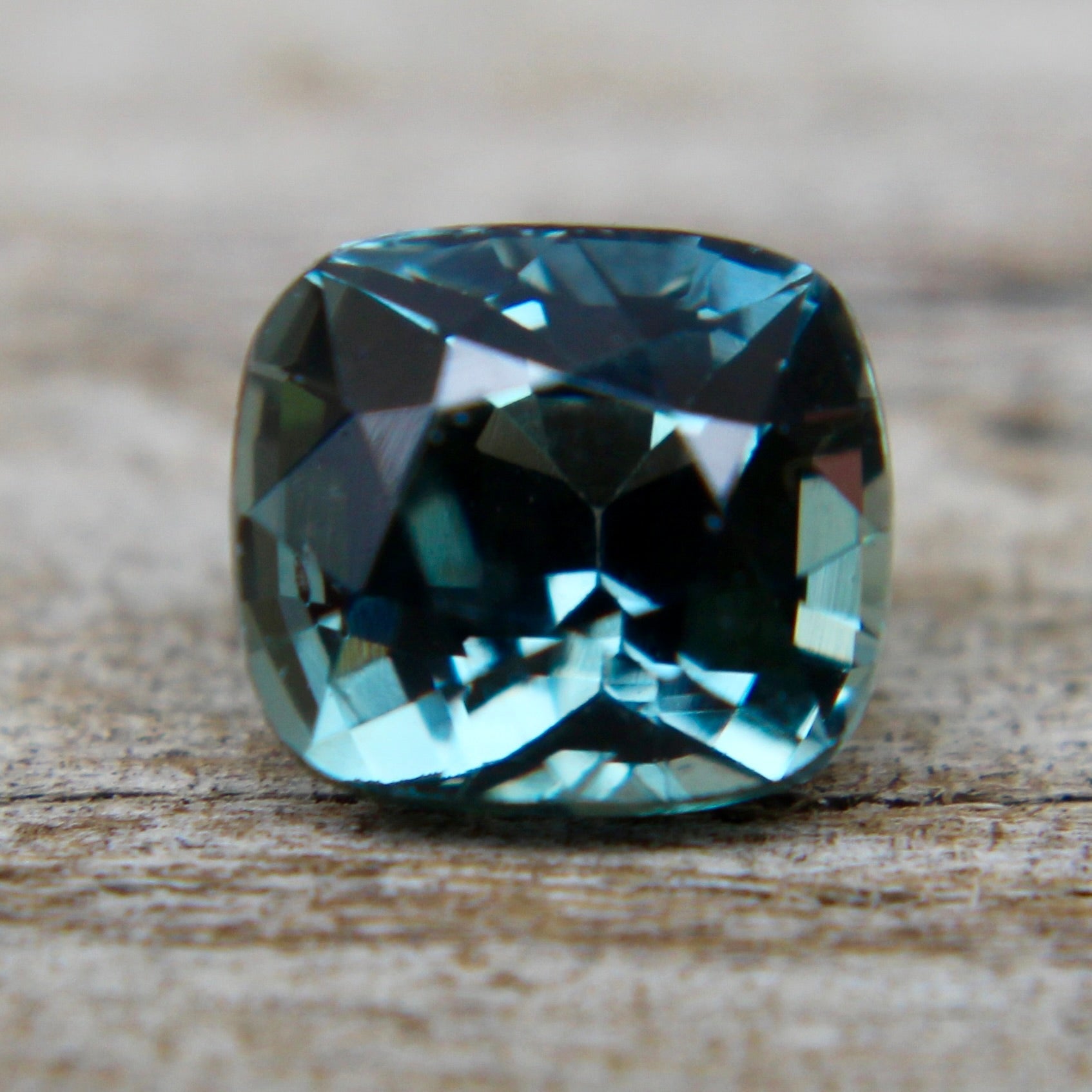 Natural Green Sapphire - Sapphirepal
