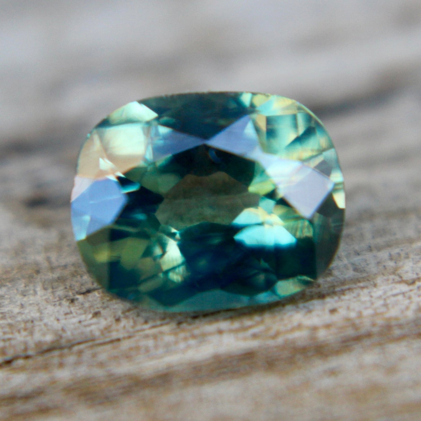 Natural Green Sapphire - Sapphirepal