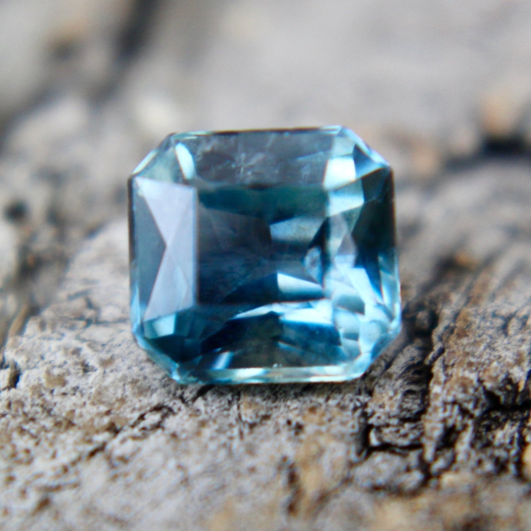 Natural Green Sapphire - Sapphirepal