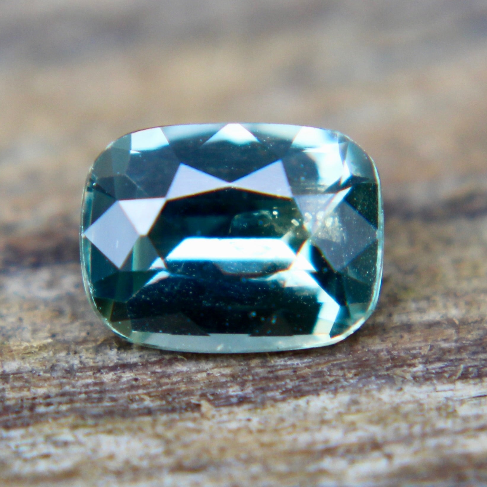 Natural Green Sapphire - Sapphirepal
