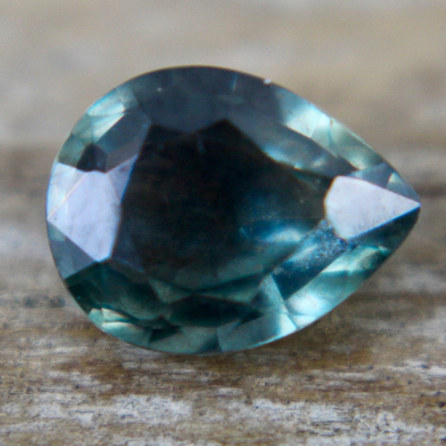 Natural Green Sapphire - Sapphirepal
