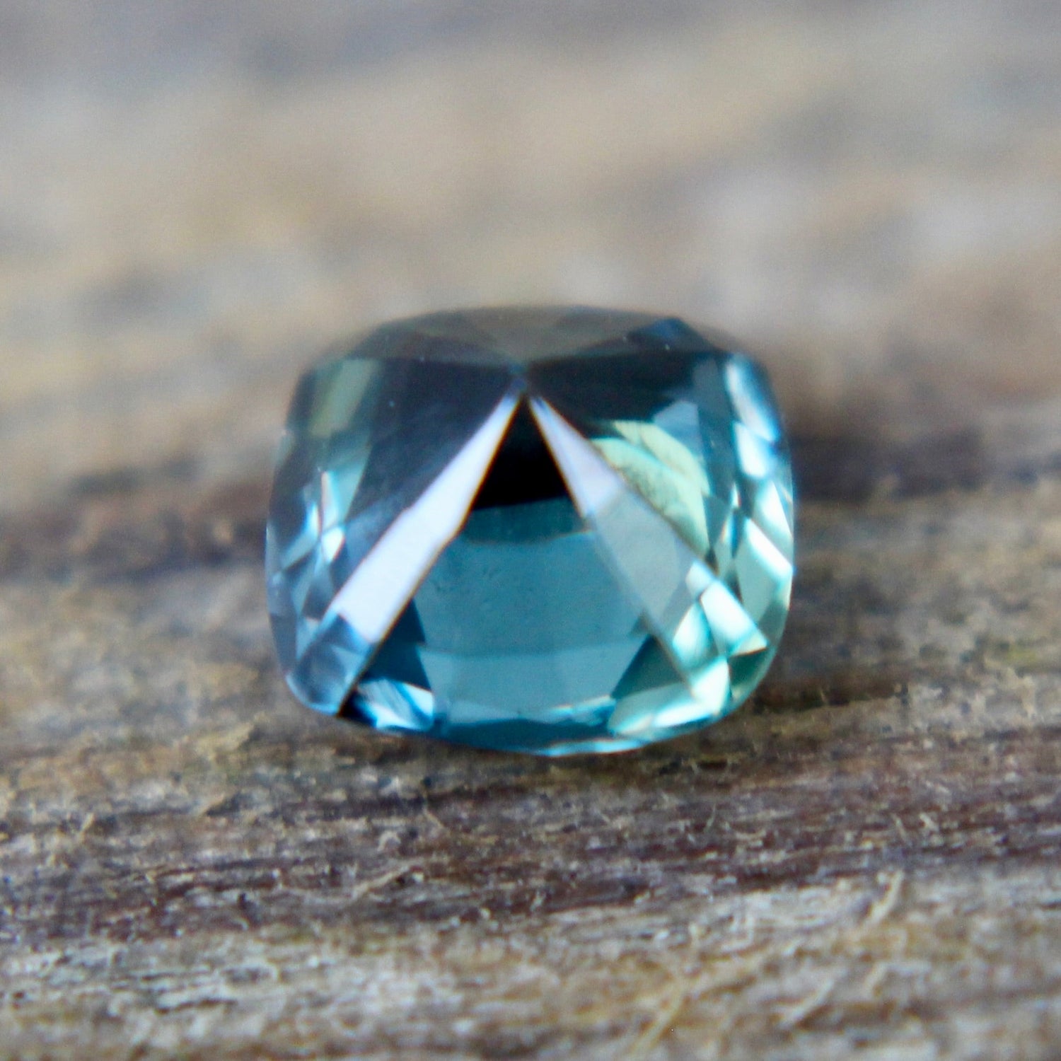 Natural Green Sapphire - Sapphirepal