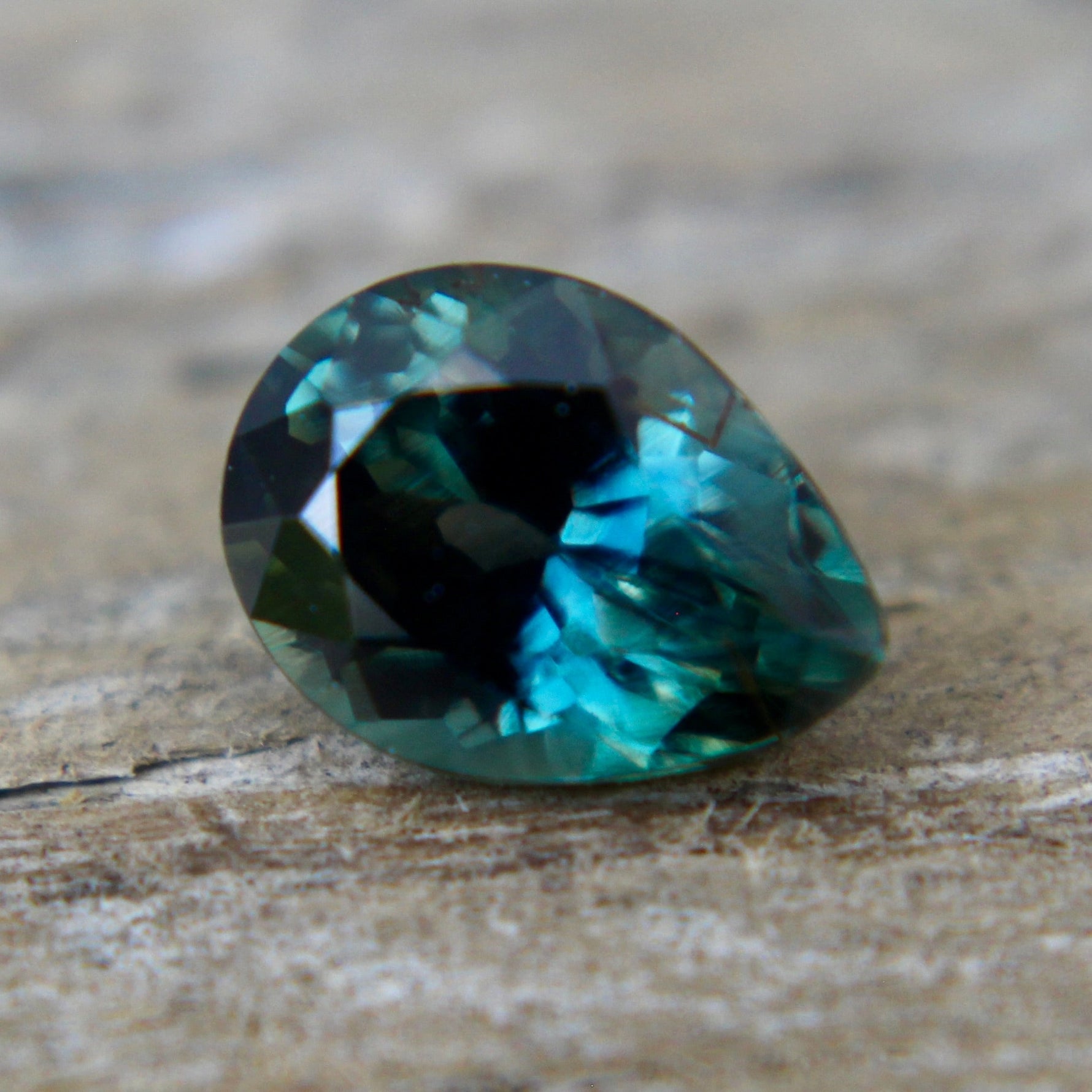 Natural Green Sapphire - Sapphirepal