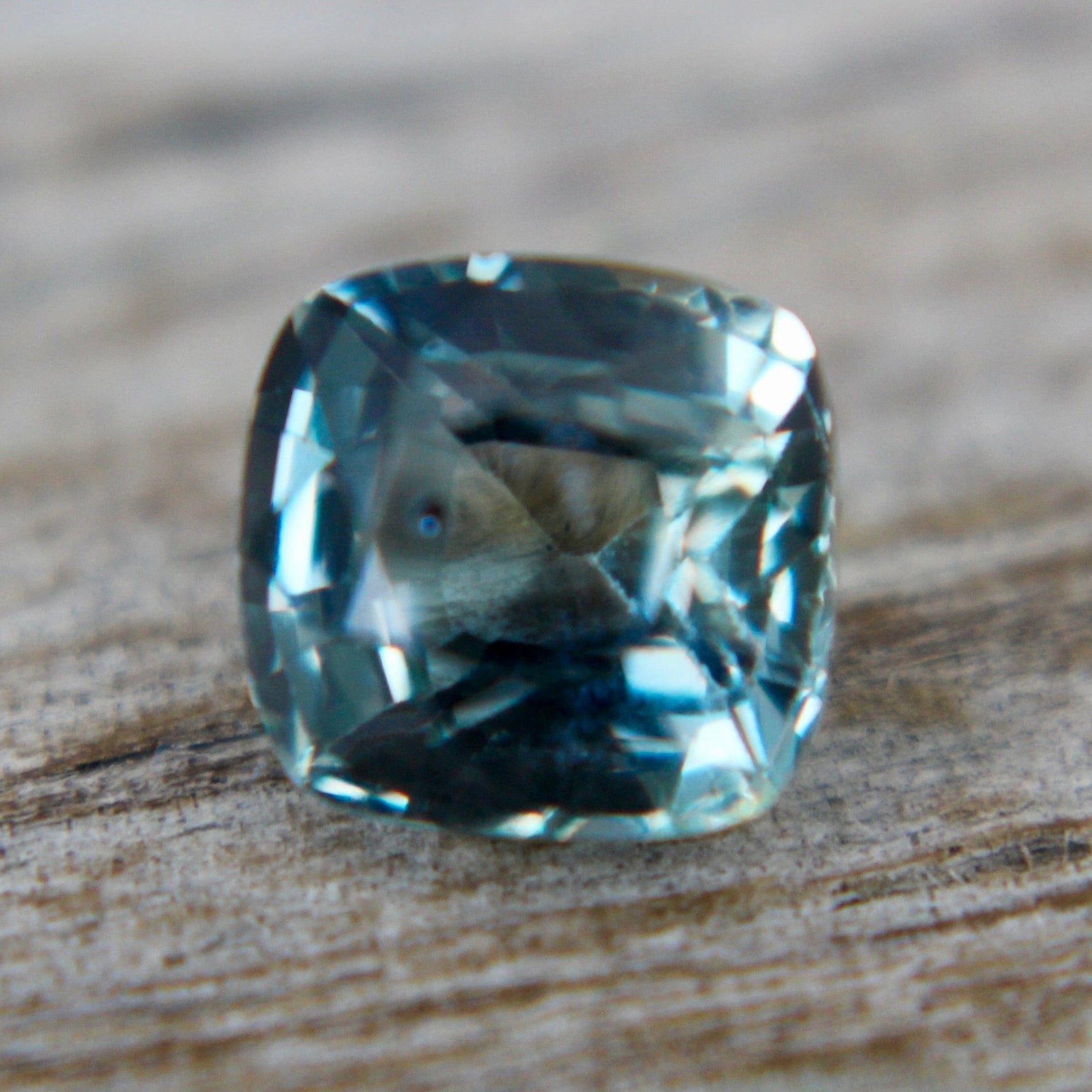 Natural Green Sapphire - Sapphirepal