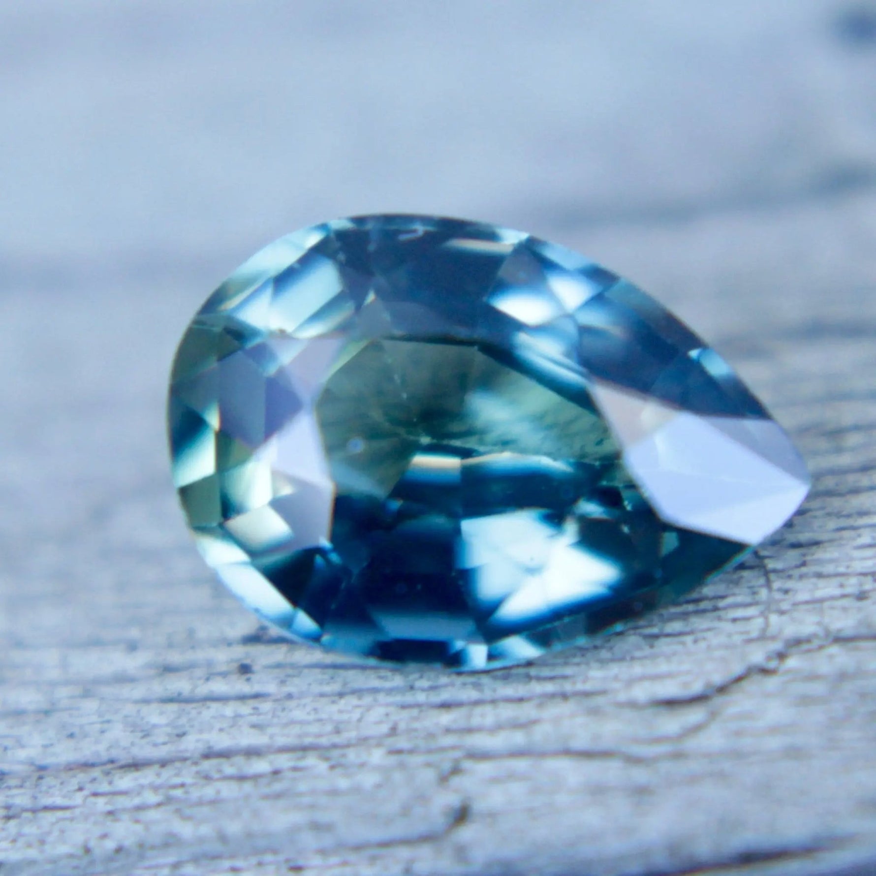 Natural Green Sapphire - Sapphirepal