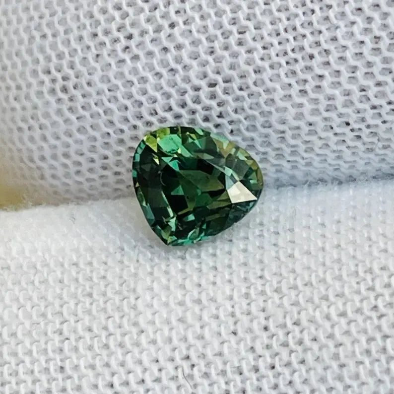 Natural Green Sapphire - Sapphirepal
