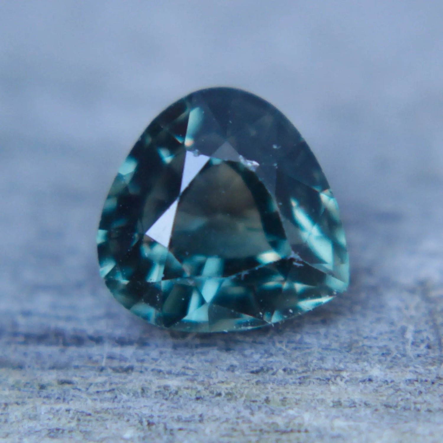 Natural Green Sapphire - Sapphirepal