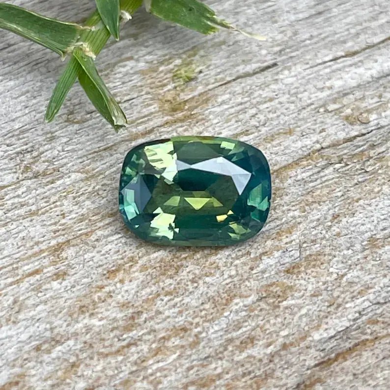Natural Green Sapphire - Sapphirepal