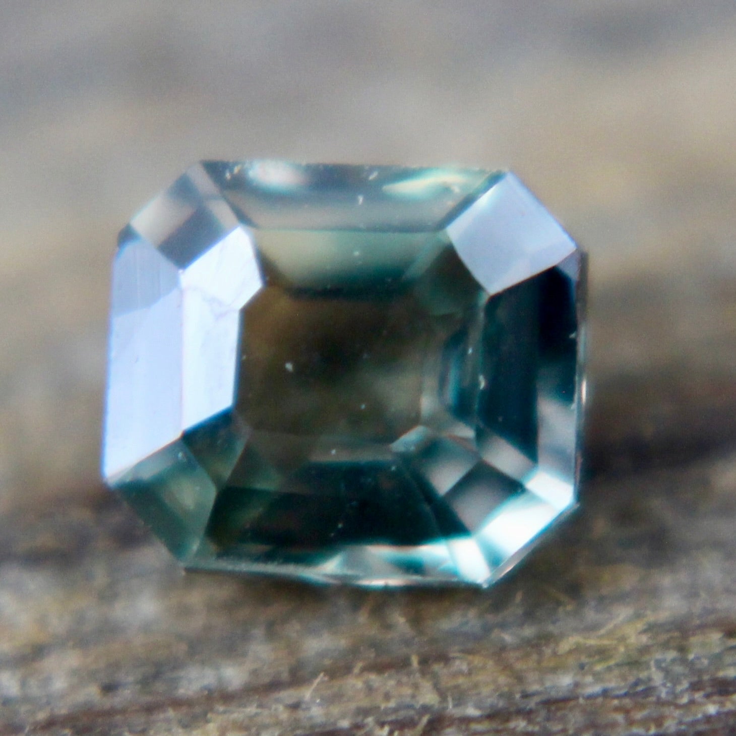 Natural Green Sapphire - Sapphirepal