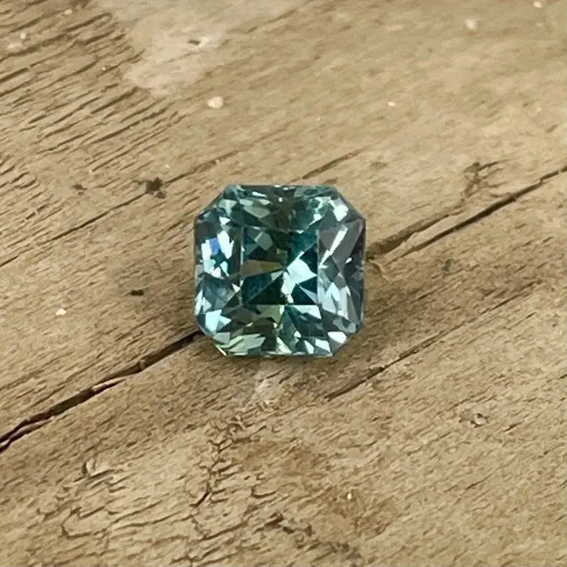 Natural Green Sapphire - Sapphirepal