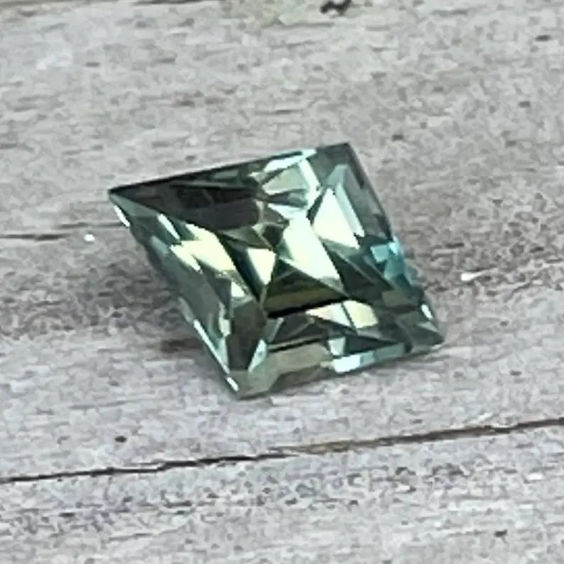 Natural Green Sapphire - Sapphirepal