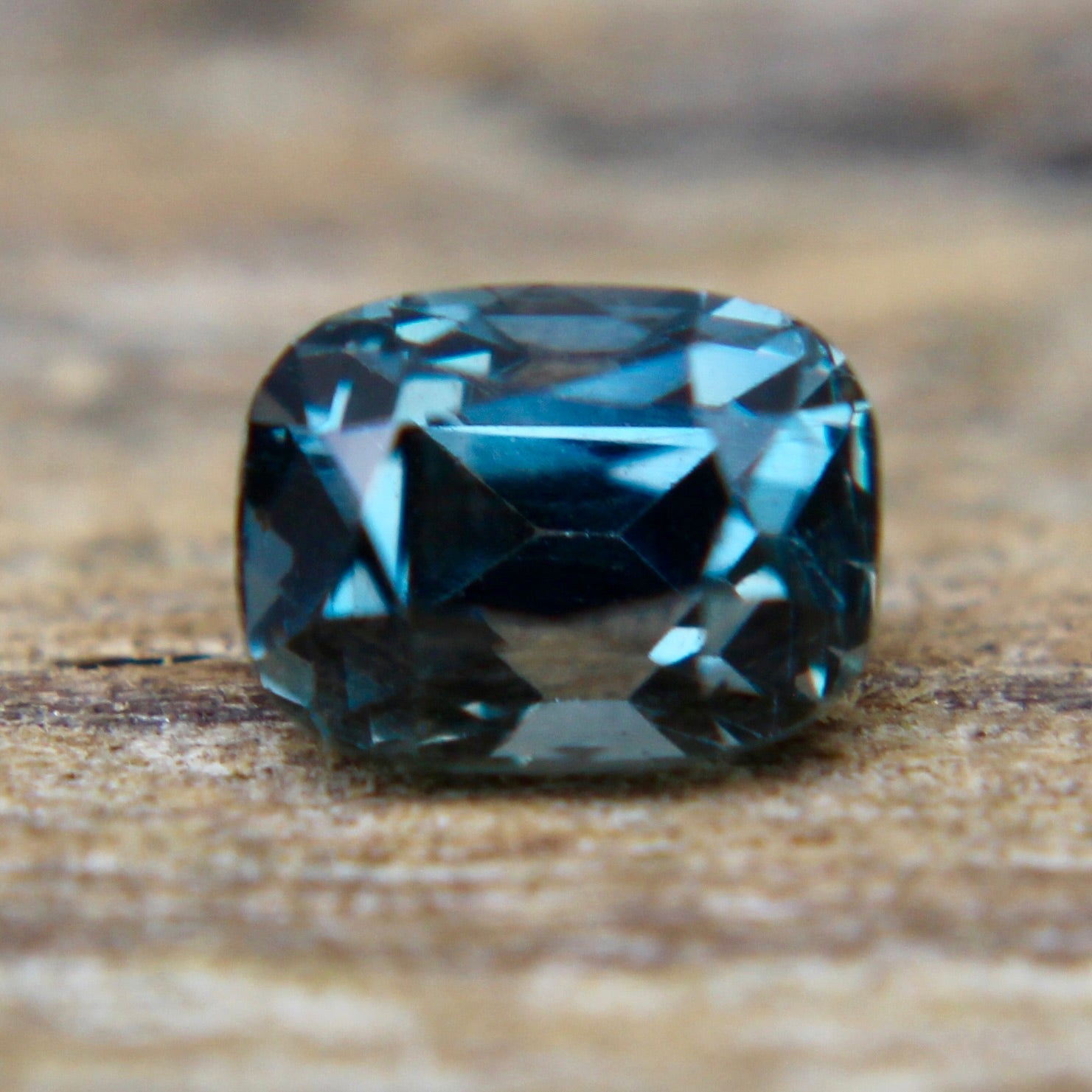 Natural Green Sapphire - Sapphirepal