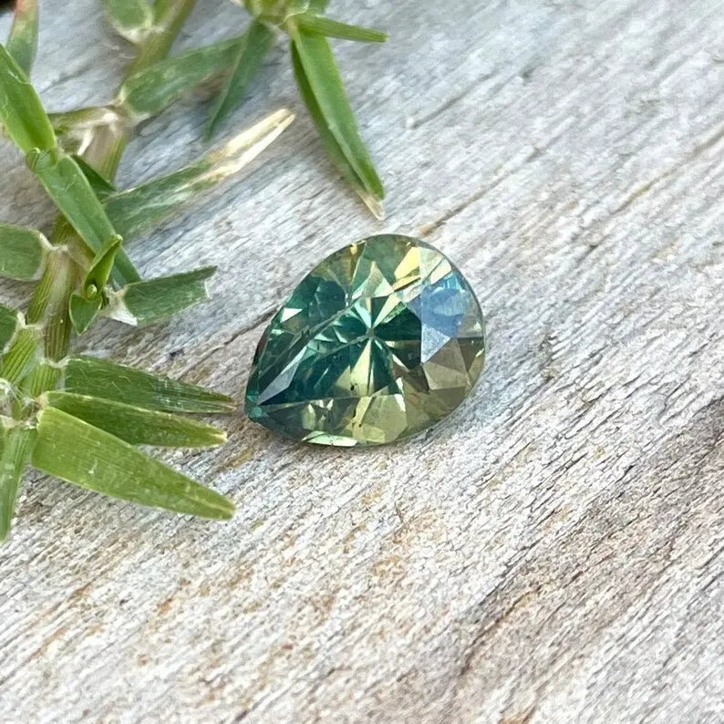 Natural Green Sapphire - Sapphirepal