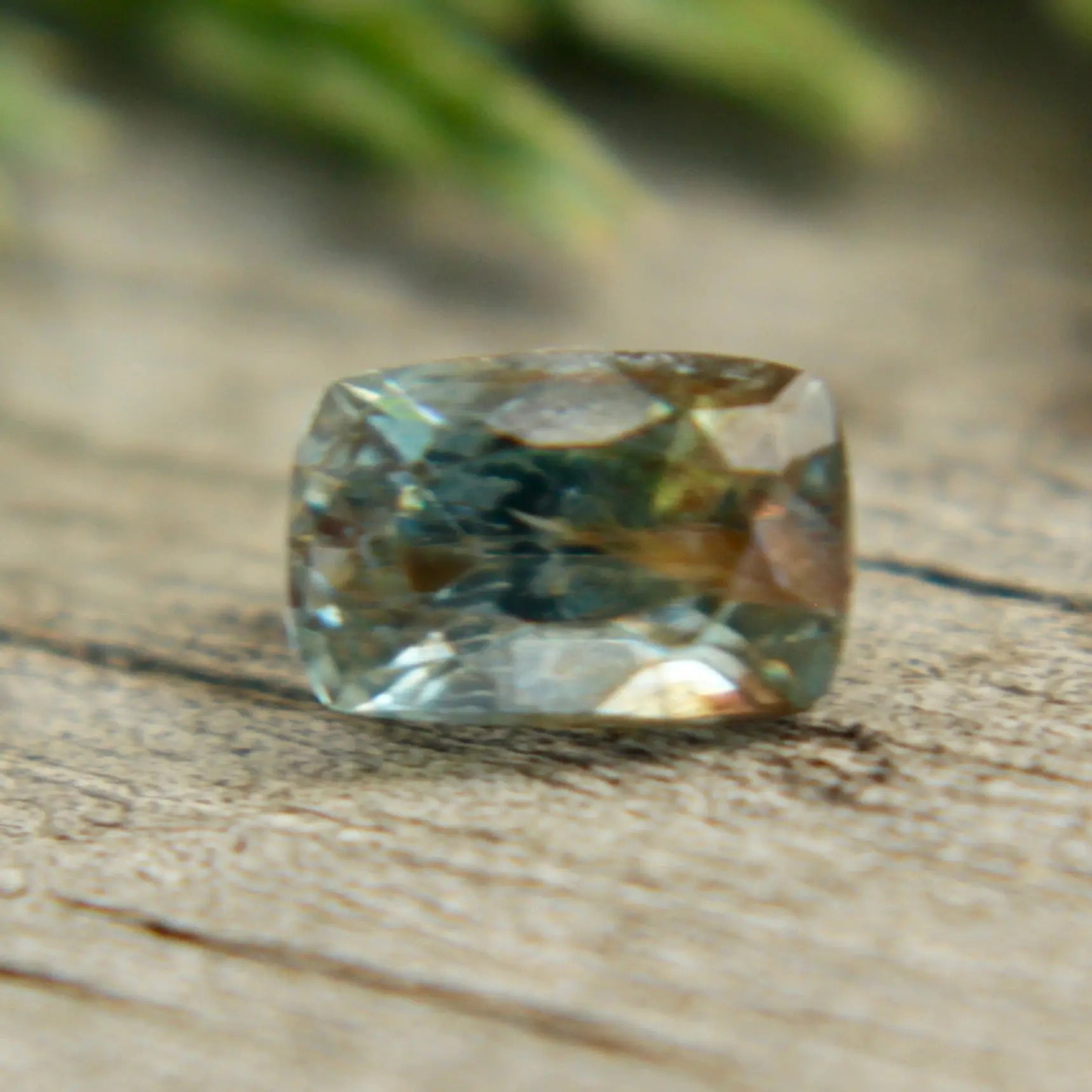 Natural Green Sapphire - Sapphirepal