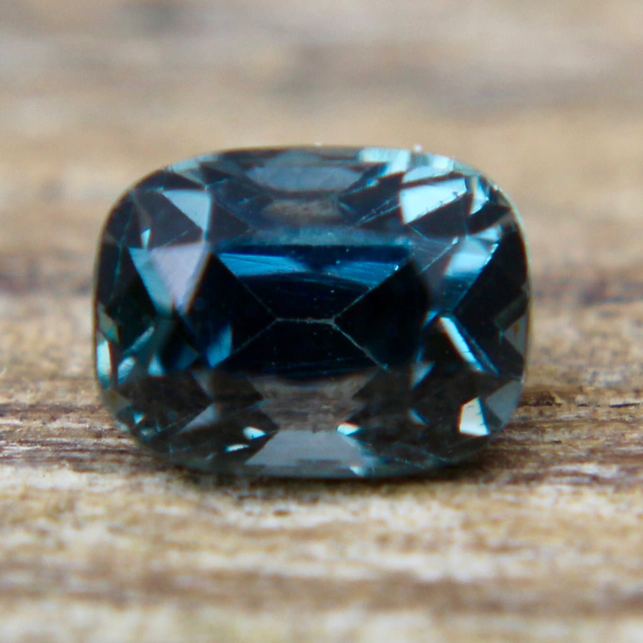 Natural Green Sapphire - Sapphirepal