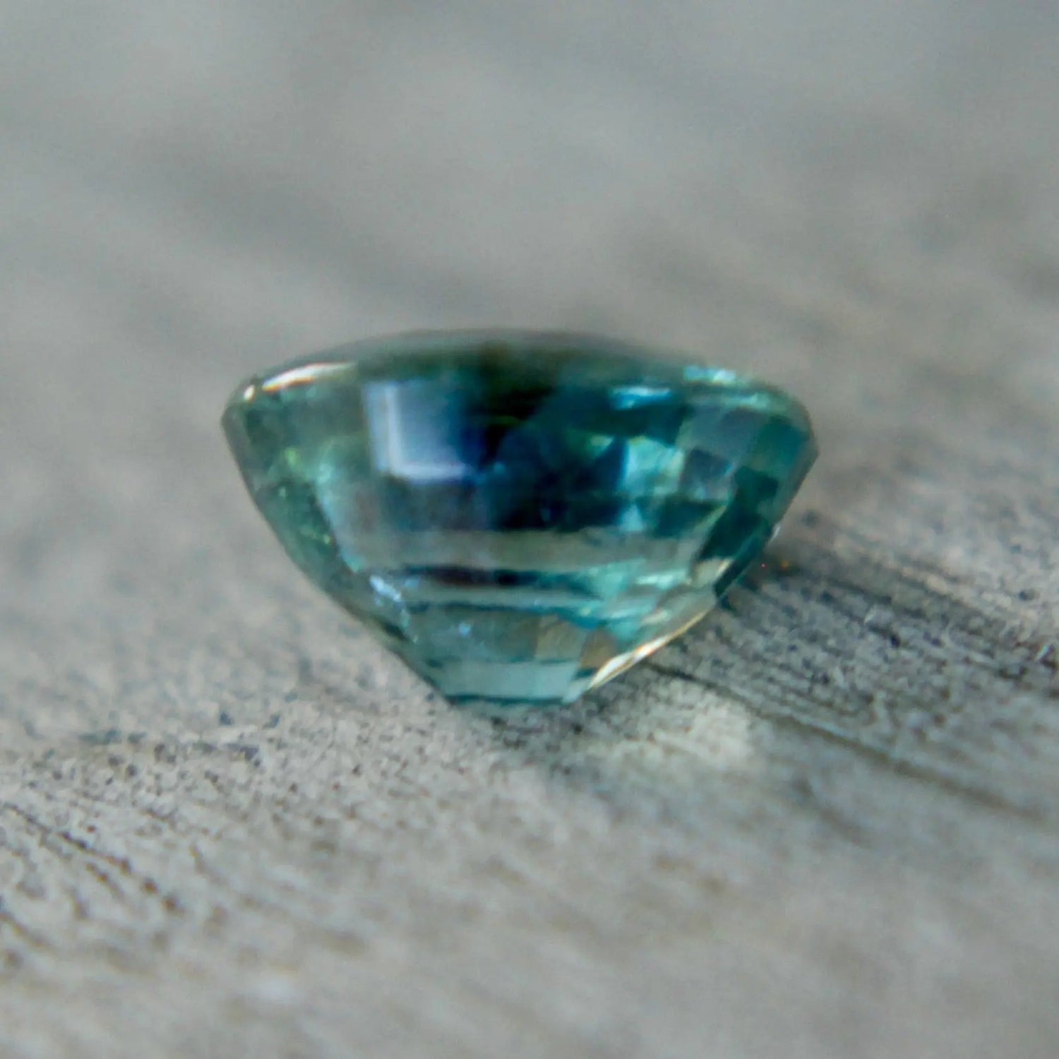 Natural Green Sapphire - Sapphirepal