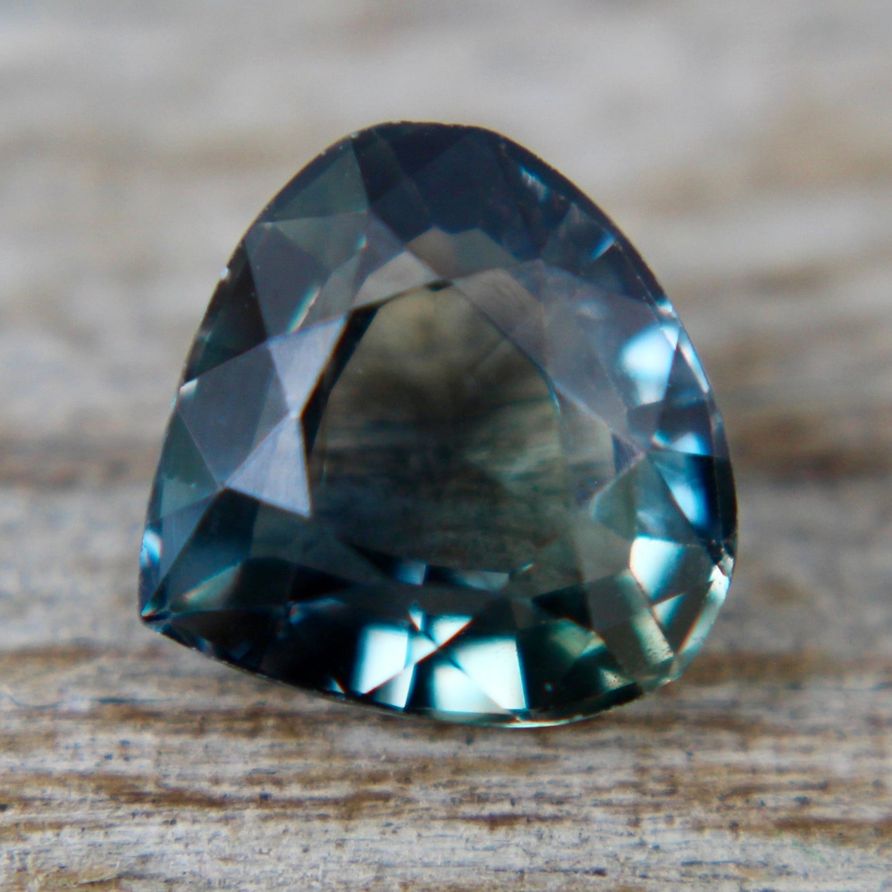 Natural Green Sapphire - Sapphirepal