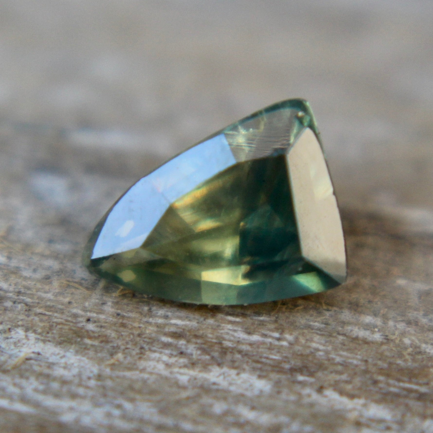 Natural Green Sapphire - Sapphirepal