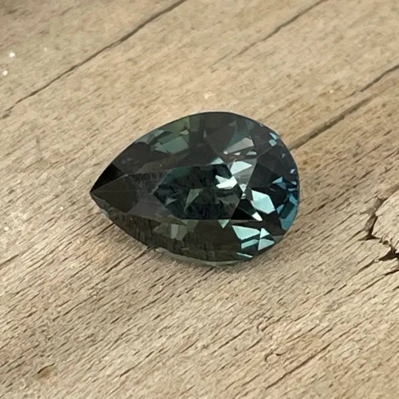 Natural Green Sapphire - Sapphirepal