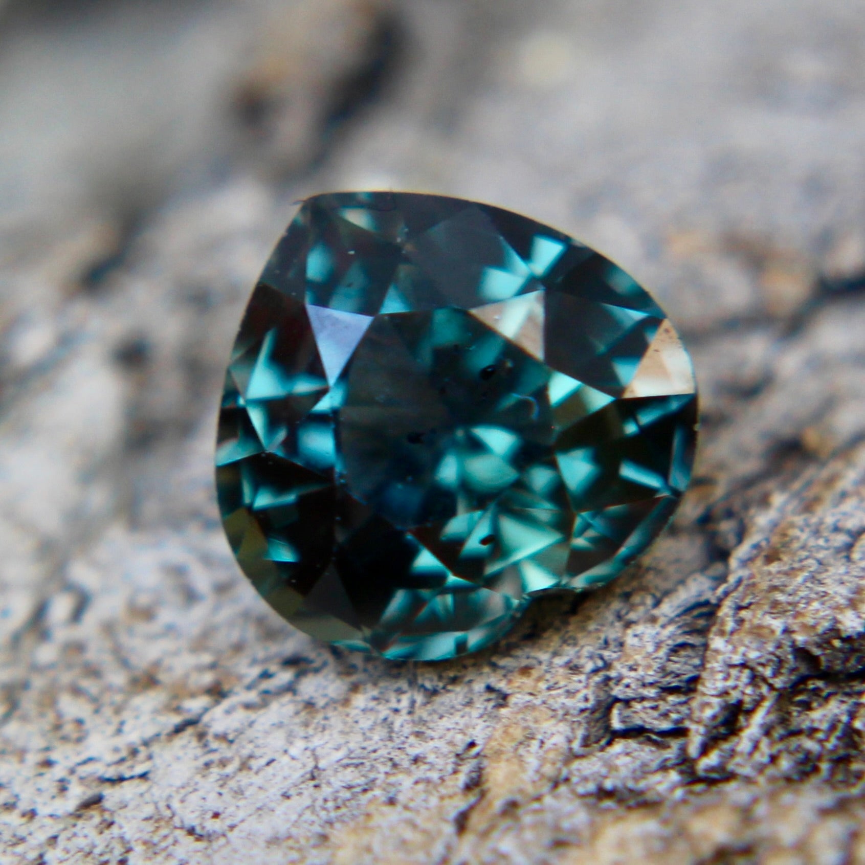 Natural Green Sapphire - Sapphirepal