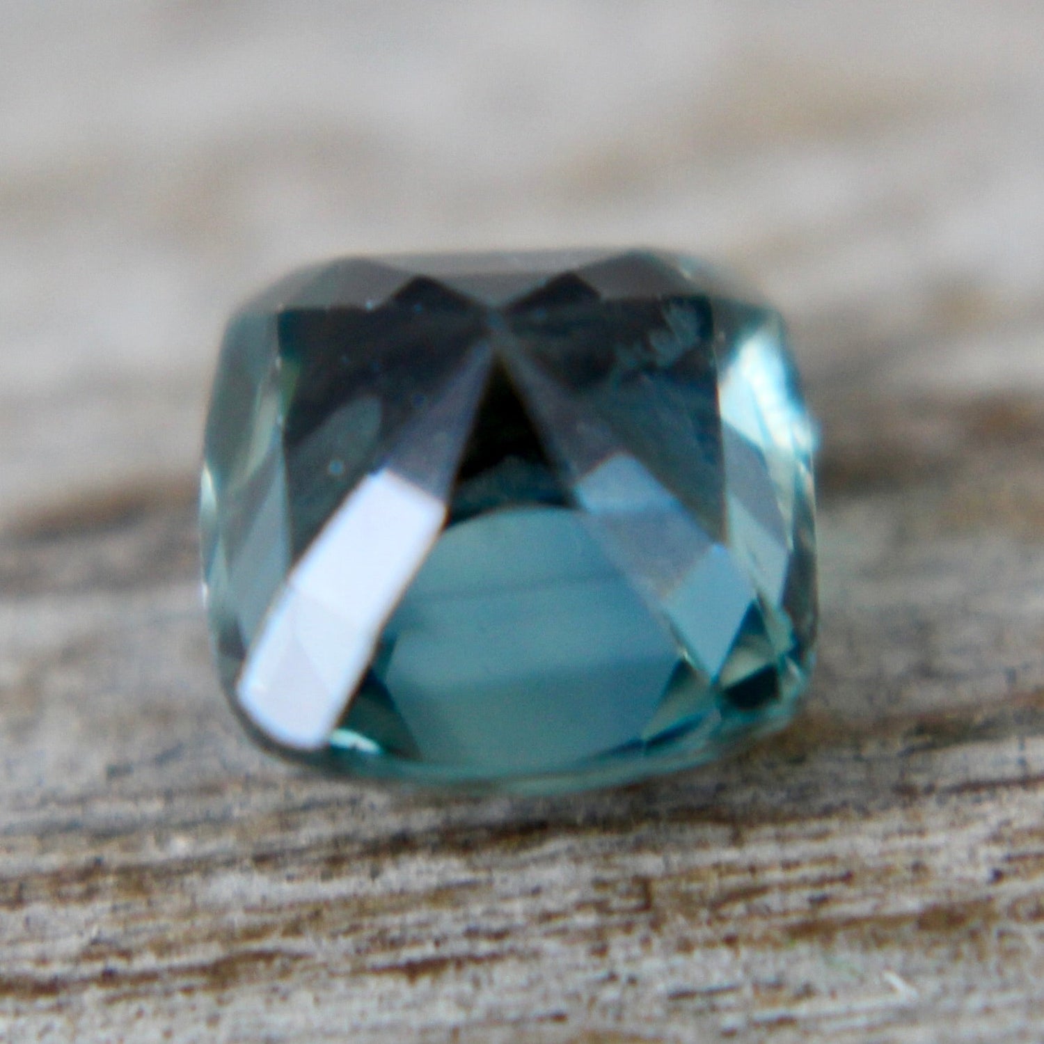 Natural Green Sapphire - Sapphirepal
