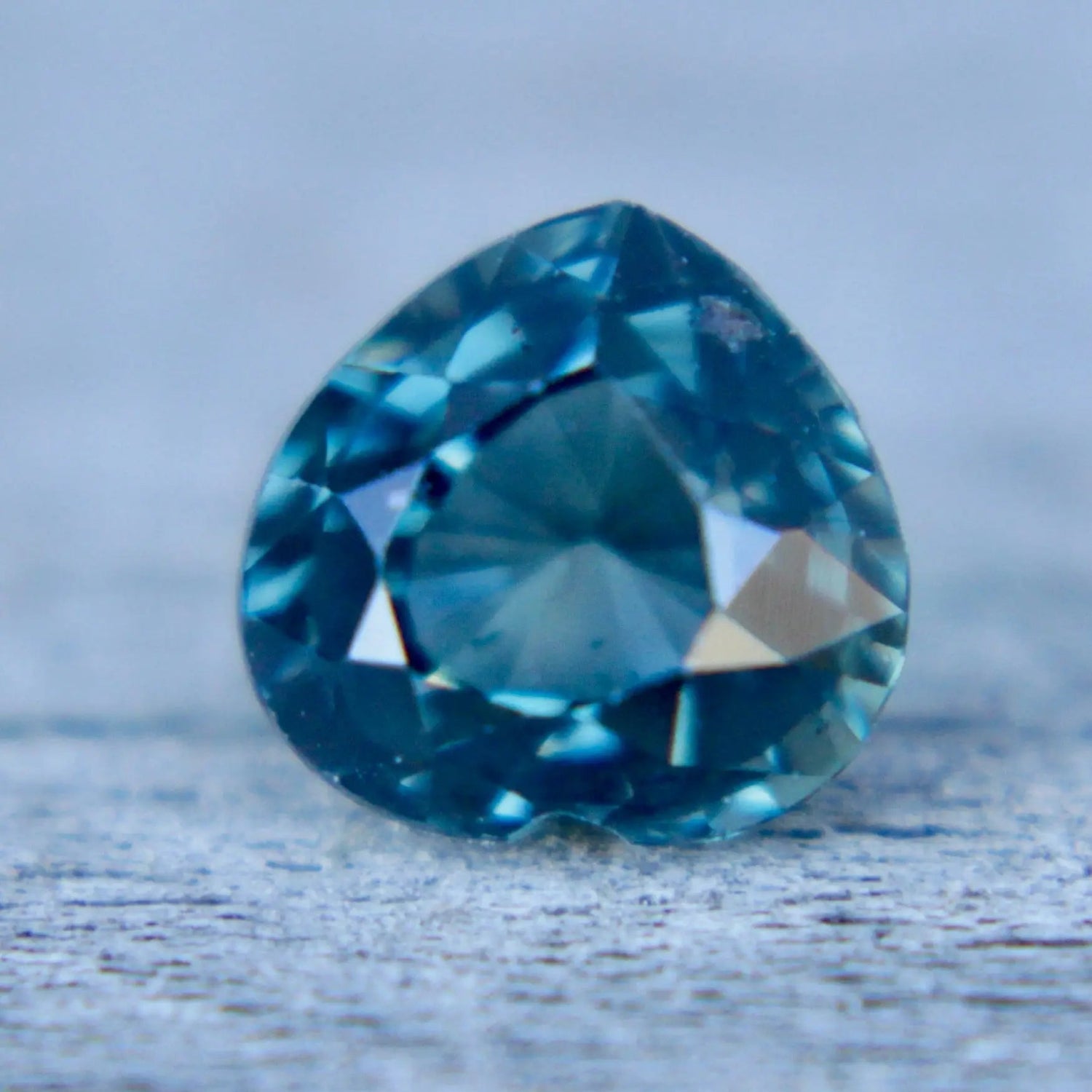 Natural Green Sapphire - Sapphirepal