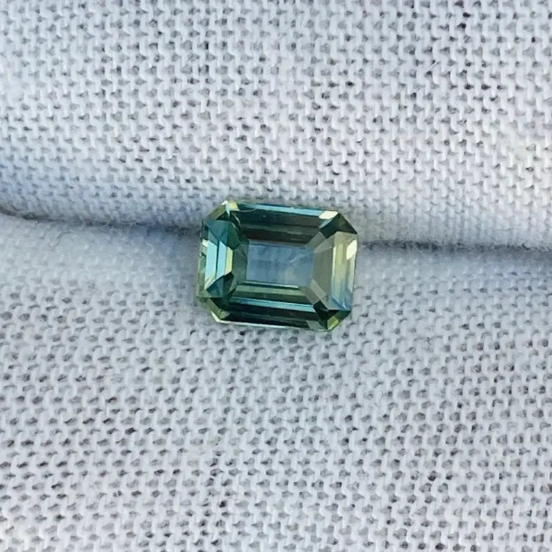 Natural Green Sapphire - Sapphirepal